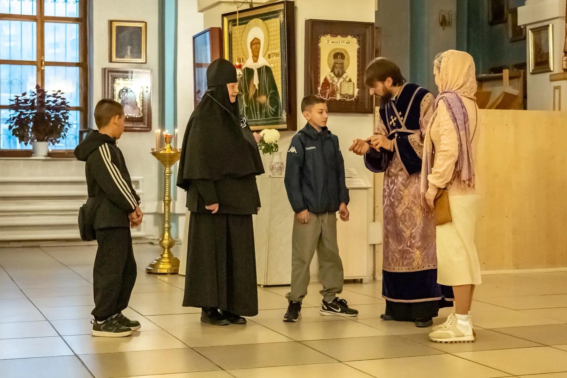 Литургия в пятницу 18-й седмицы по Пятидесятнице, мчч. Трофима, Савватия и Доримедонта