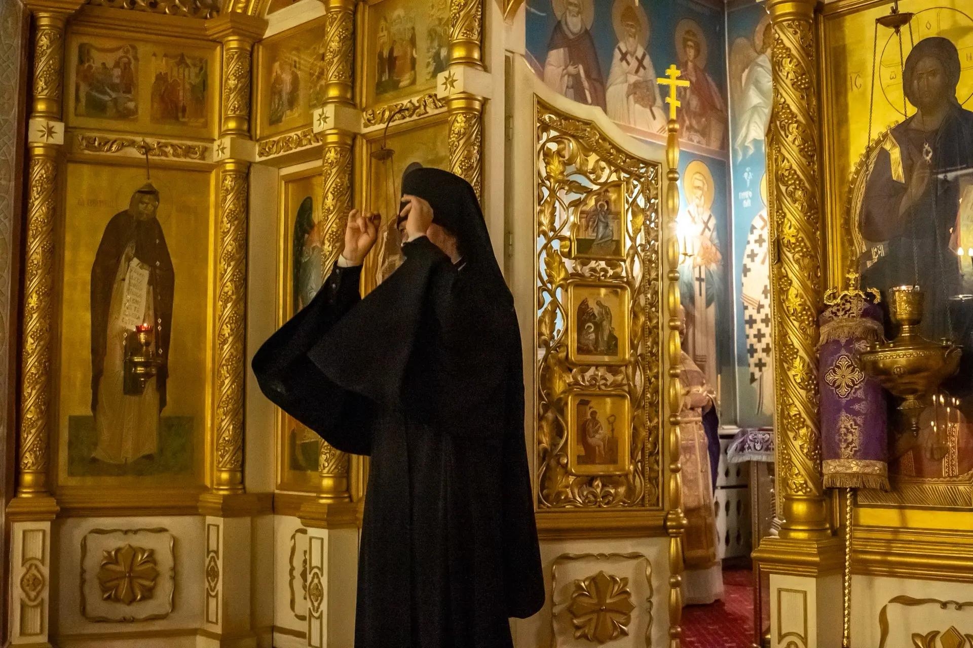 Литургия в пятницу 18-й седмицы по Пятидесятнице, мчч. Трофима, Савватия и Доримедонта
