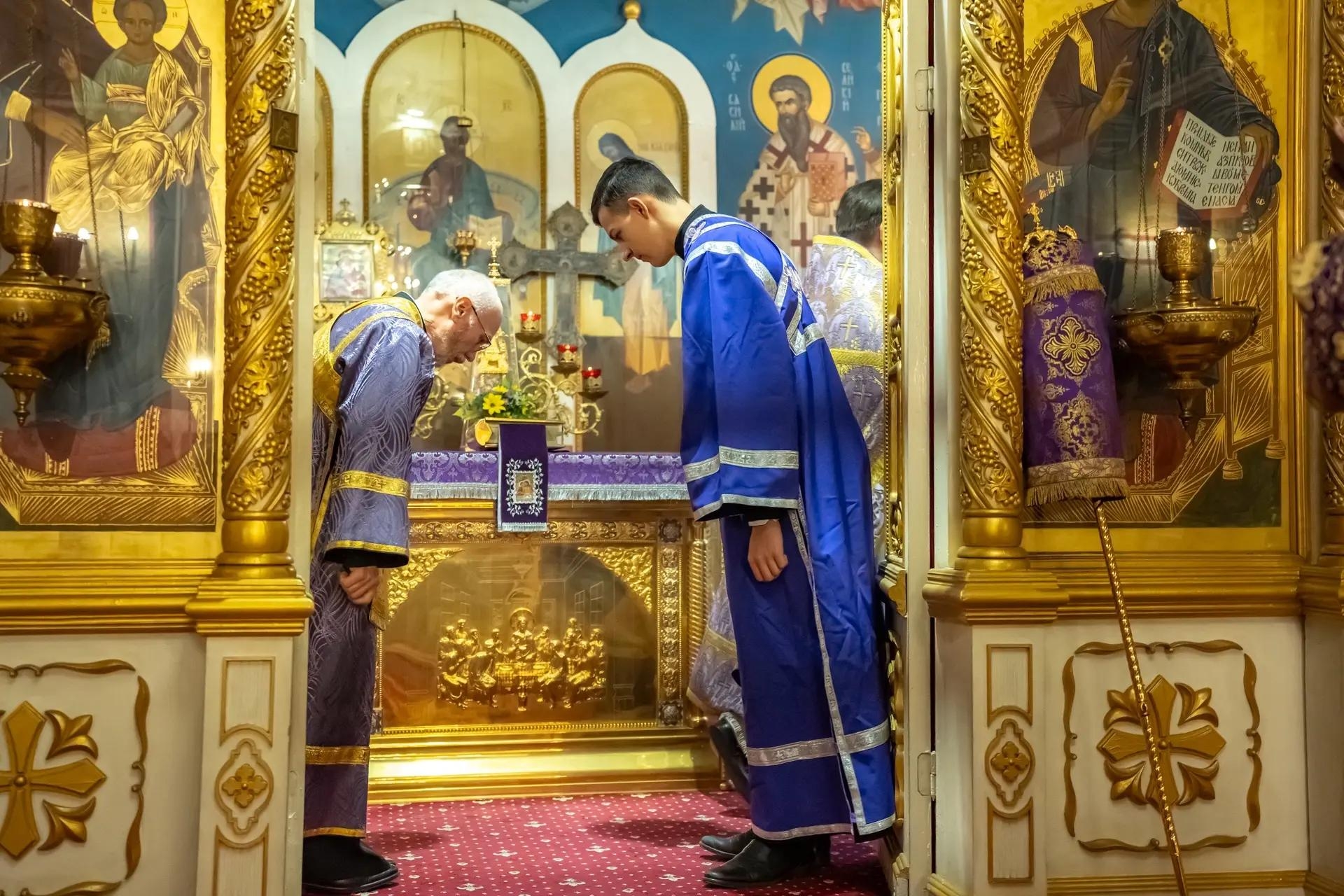 Литургия в пятницу 18-й седмицы по Пятидесятнице, мчч. Трофима, Савватия и Доримедонта