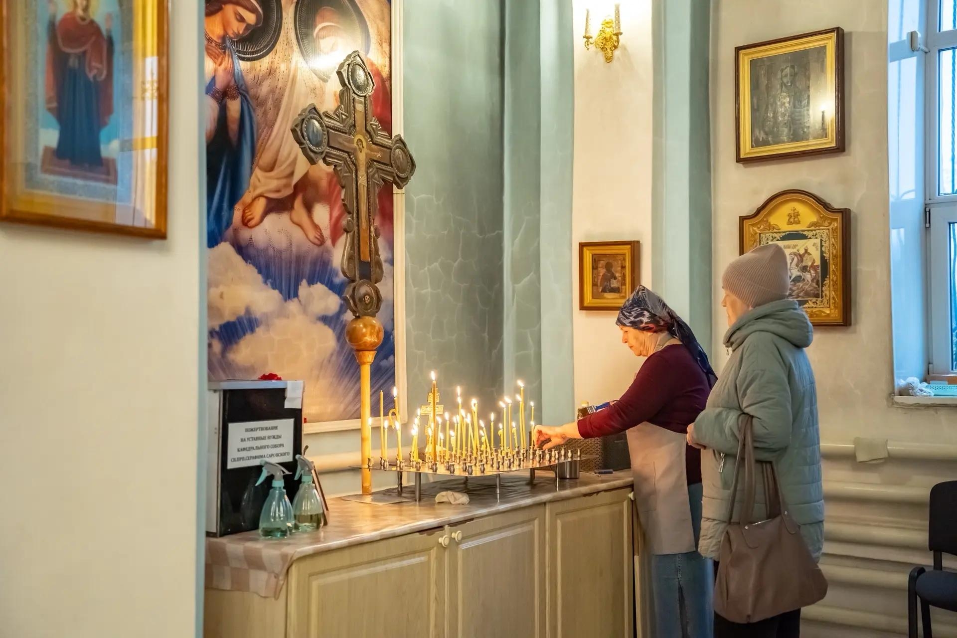 Литургия в пятницу 18-й седмицы по Пятидесятнице, мчч. Трофима, Савватия и Доримедонта