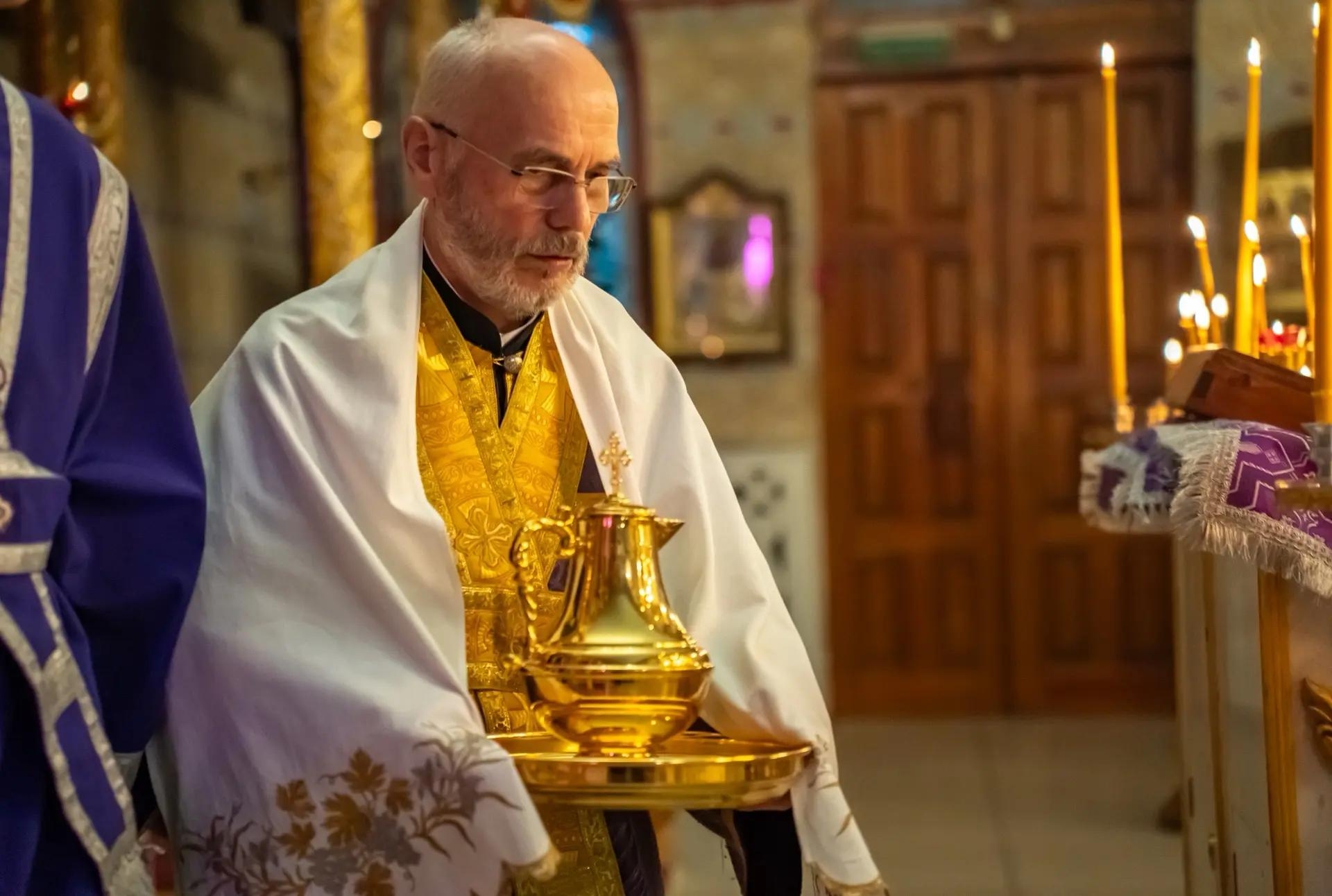 Литургия в пятницу 18-й седмицы по Пятидесятнице, мчч. Трофима, Савватия и Доримедонта
