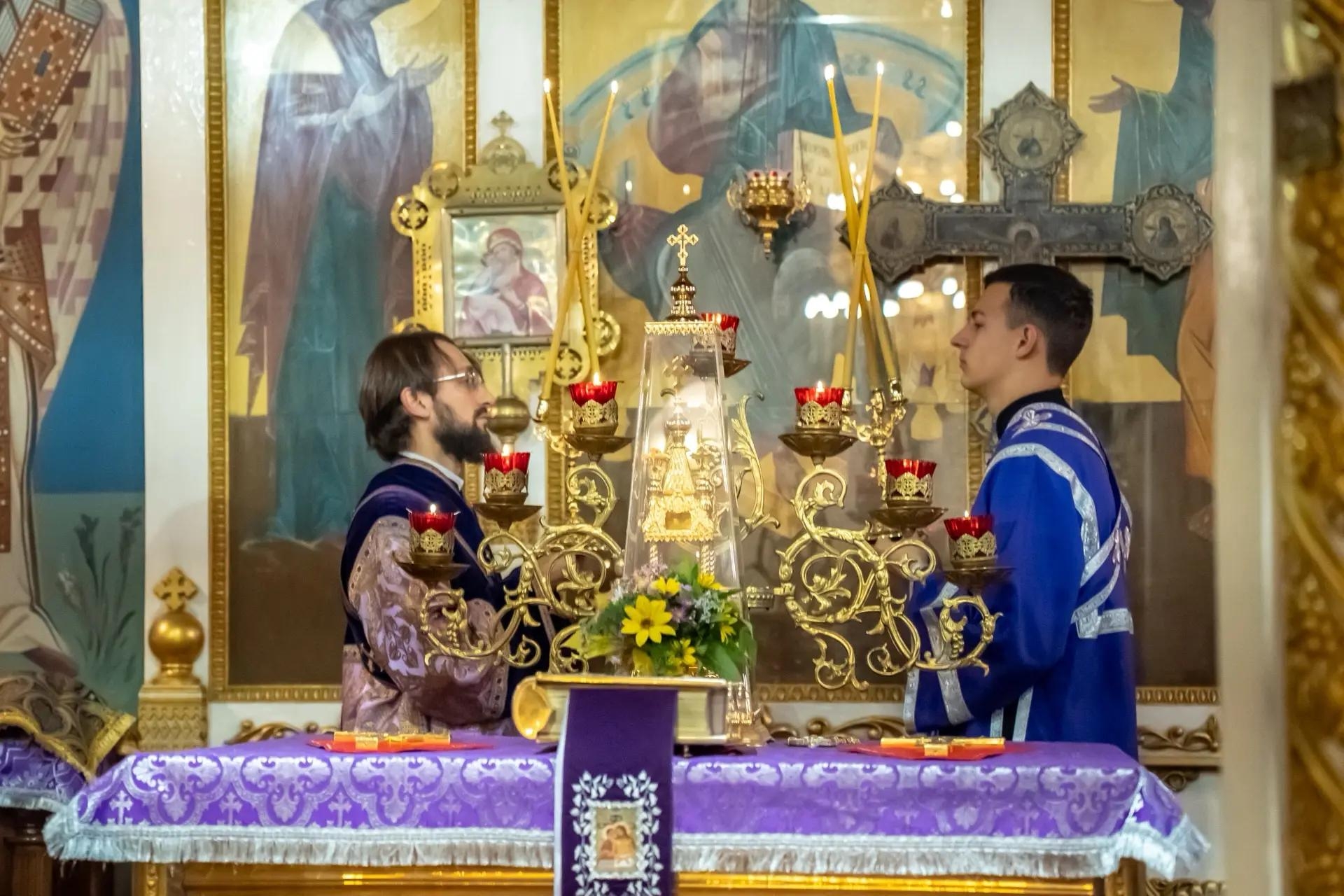 Литургия в пятницу 18-й седмицы по Пятидесятнице, мчч. Трофима, Савватия и Доримедонта