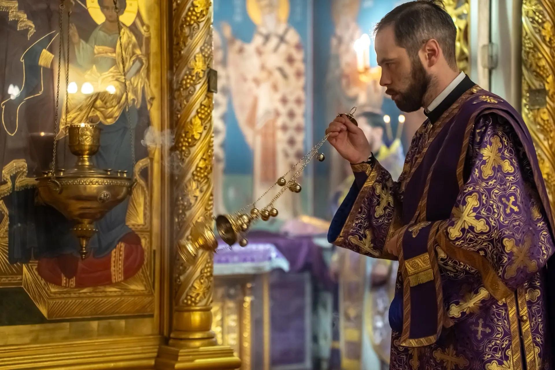 Литургия в пятницу 18-й седмицы по Пятидесятнице, мчч. Трофима, Савватия и Доримедонта