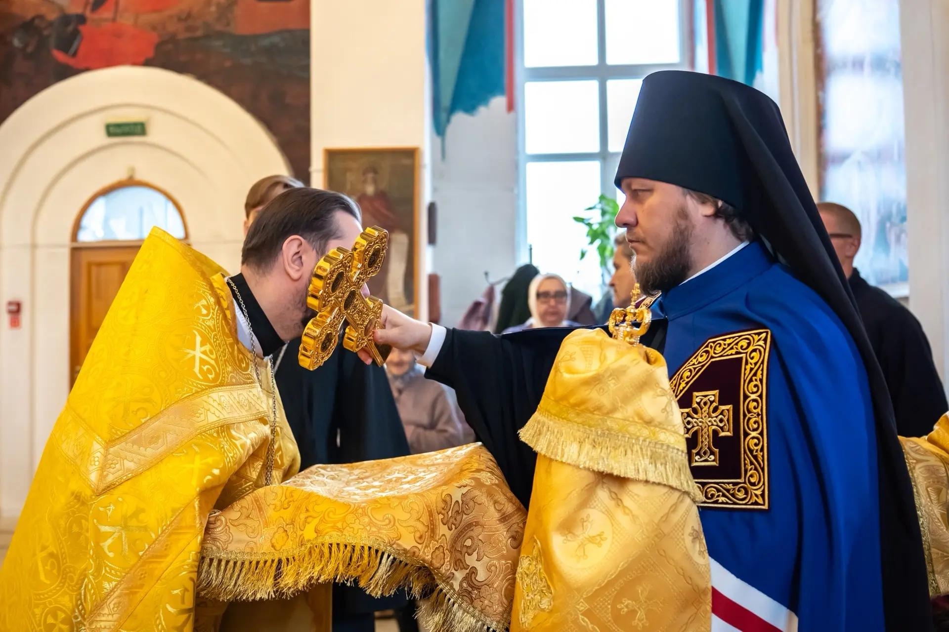 Литургия в Неделю 18-ую по Пятидесятнице, свт. Димитрия, митр. Ростовского