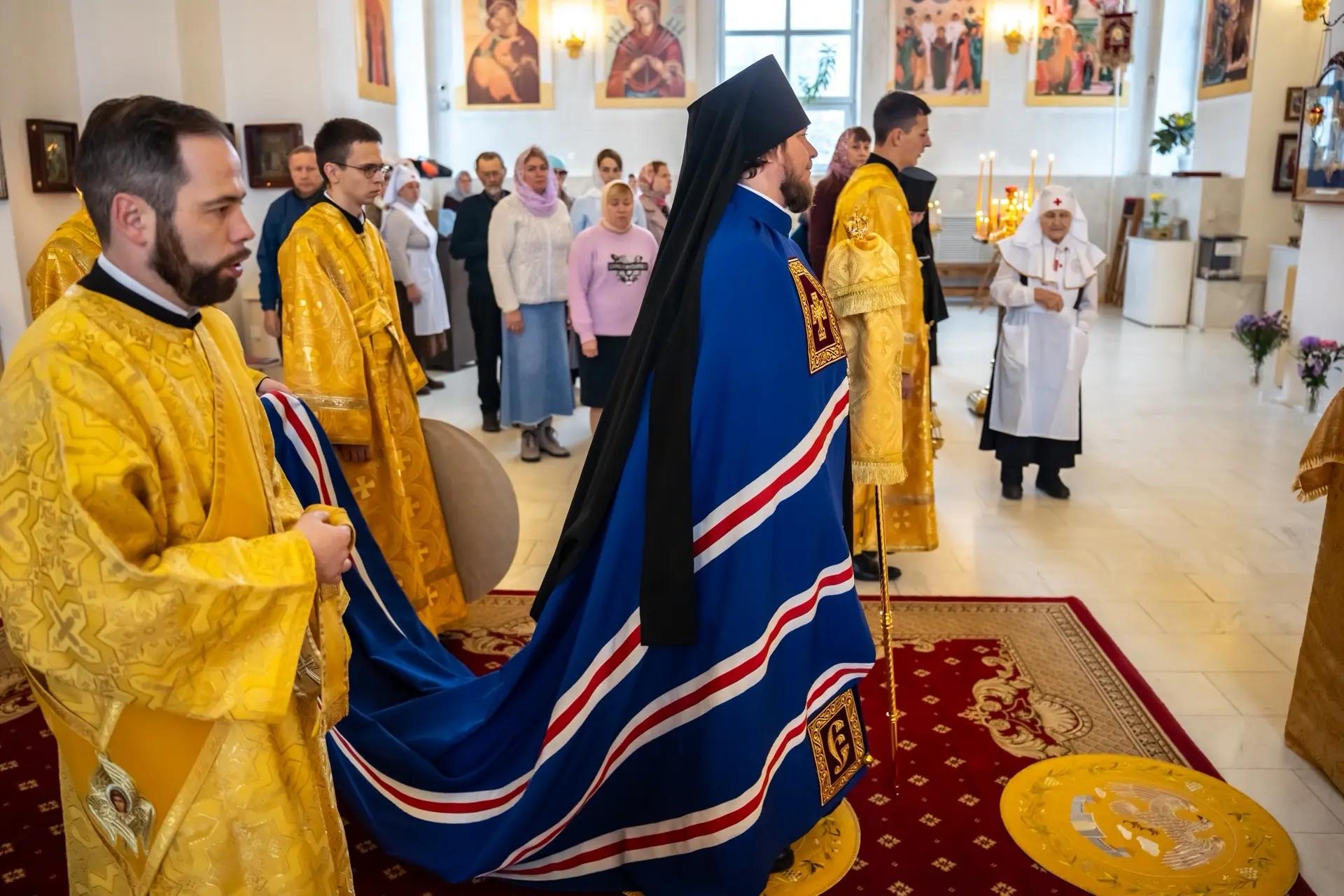 Литургия в Неделю 18-ую по Пятидесятнице, свт. Димитрия, митр. Ростовского
