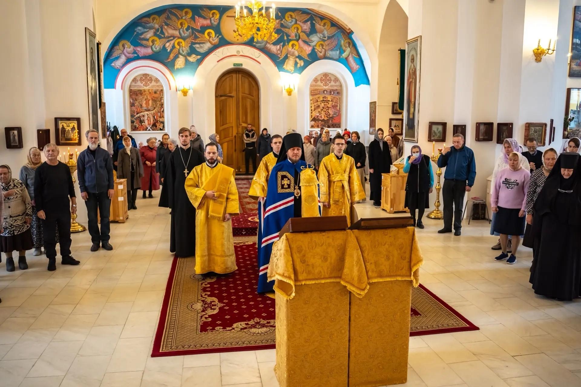 Литургия в Неделю 18-ую по Пятидесятнице, свт. Димитрия, митр. Ростовского