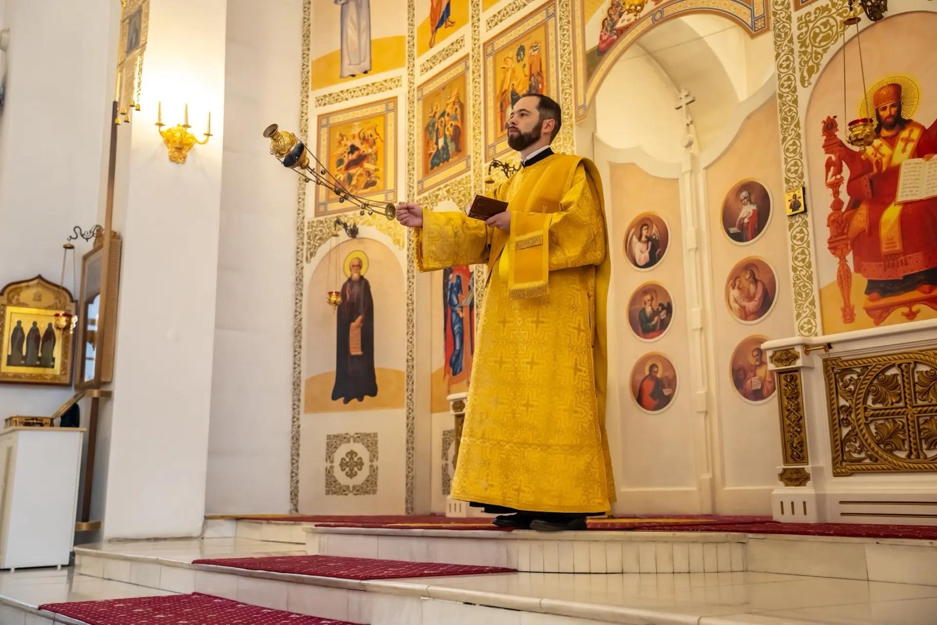 Литургия в Неделю 18-ую по Пятидесятнице, свт. Димитрия, митр. Ростовского