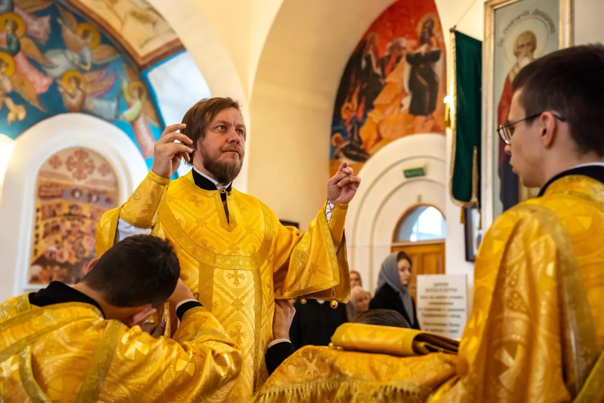 Литургия в Неделю 18-ую по Пятидесятнице, свт. Димитрия, митр. Ростовского