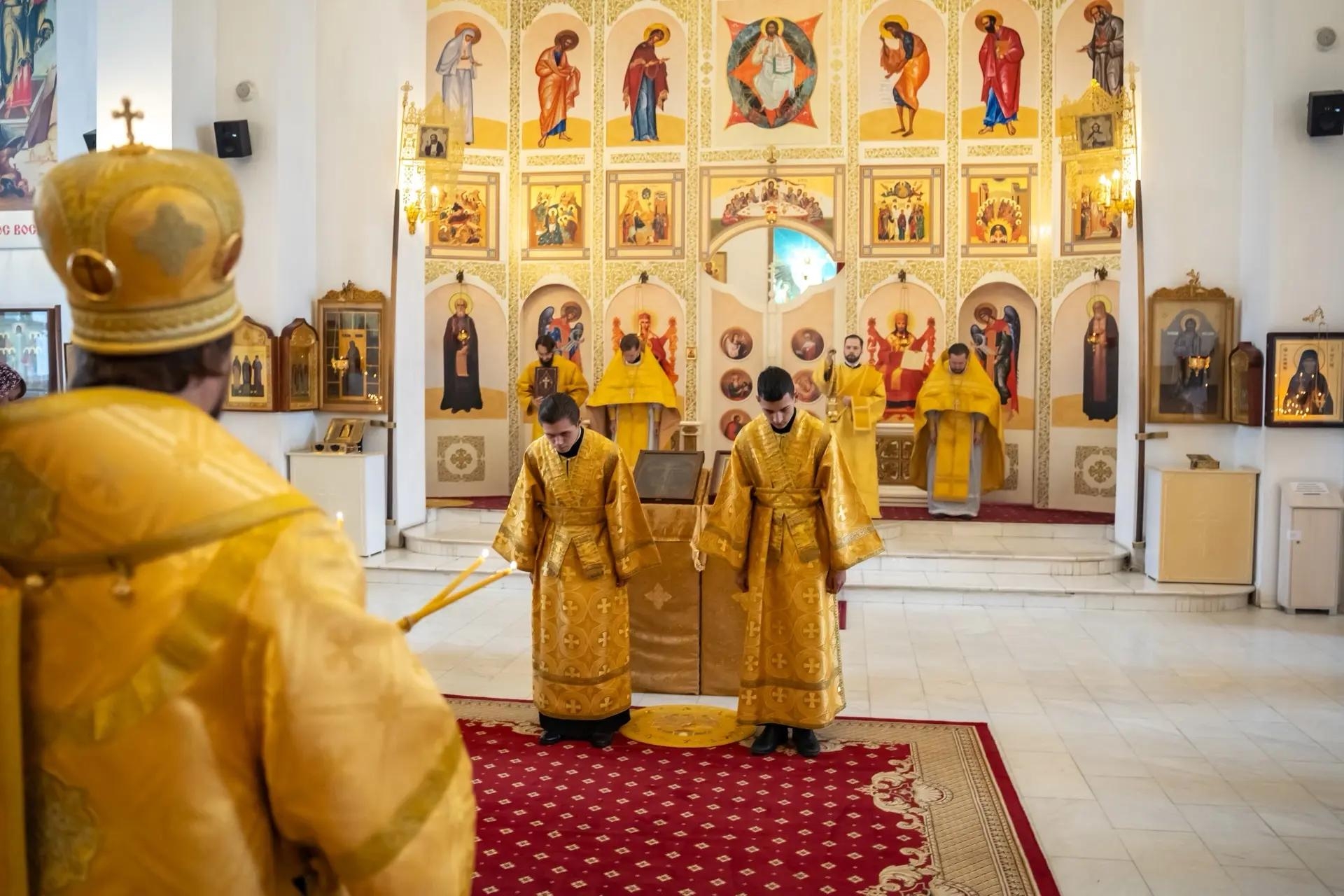 Литургия в Неделю 18-ую по Пятидесятнице, свт. Димитрия, митр. Ростовского