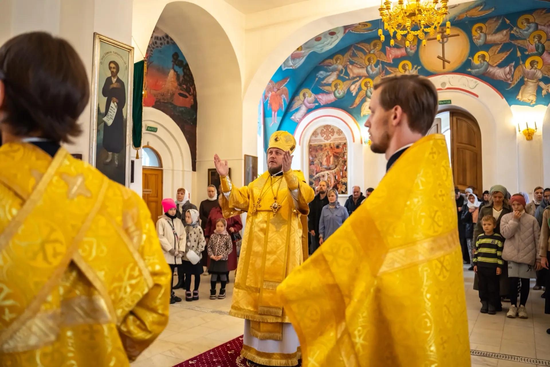 Литургия в Неделю 18-ую по Пятидесятнице, свт. Димитрия, митр. Ростовского