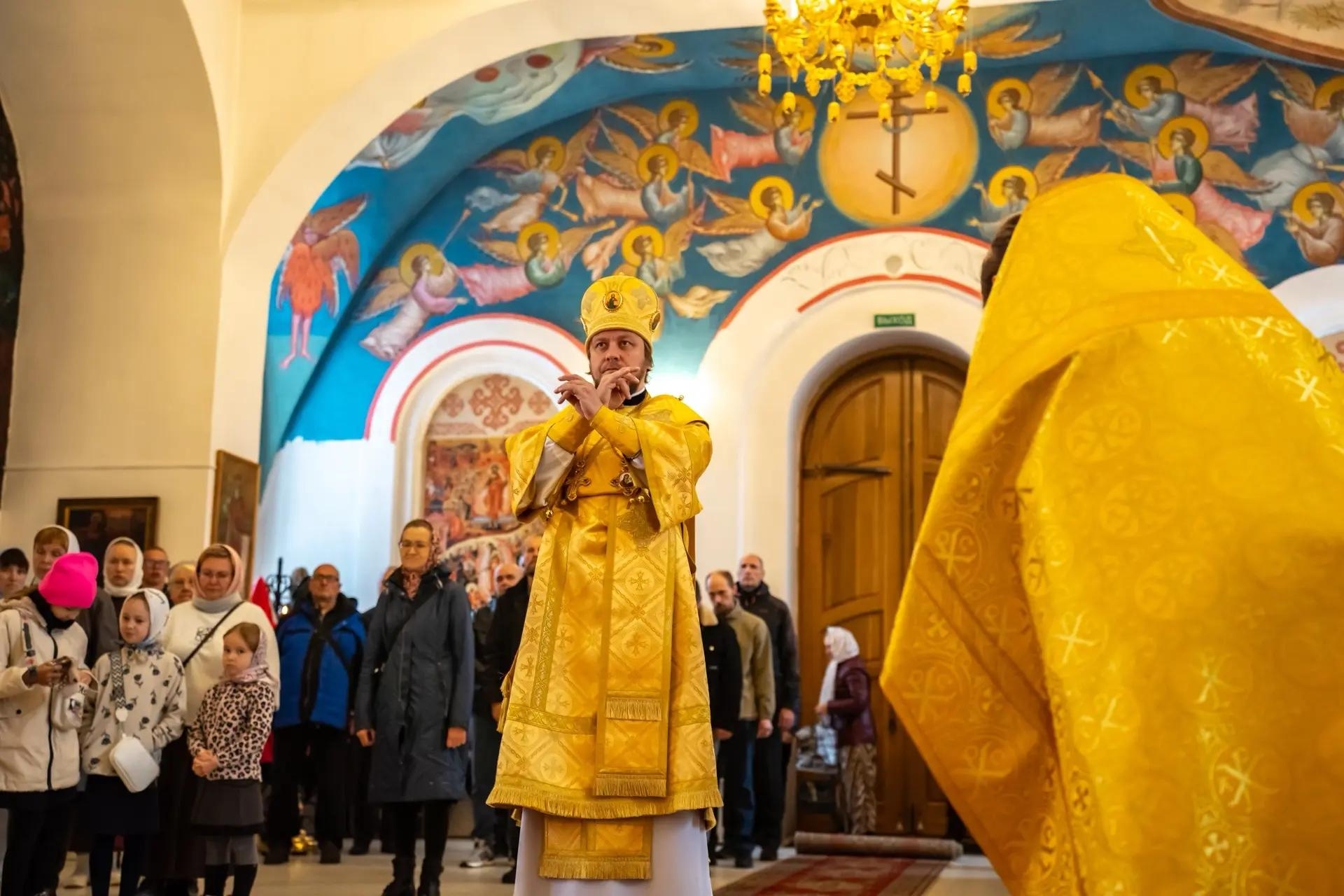 Литургия в Неделю 18-ую по Пятидесятнице, свт. Димитрия, митр. Ростовского