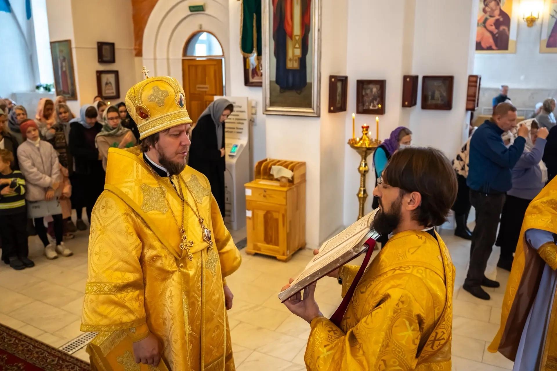 Литургия в Неделю 18-ую по Пятидесятнице, свт. Димитрия, митр. Ростовского
