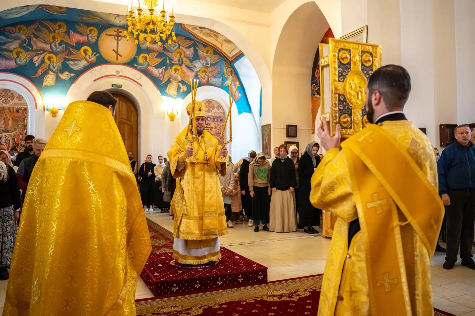Литургия в Неделю 18-ую по Пятидесятнице, свт. Димитрия, митр. Ростовского