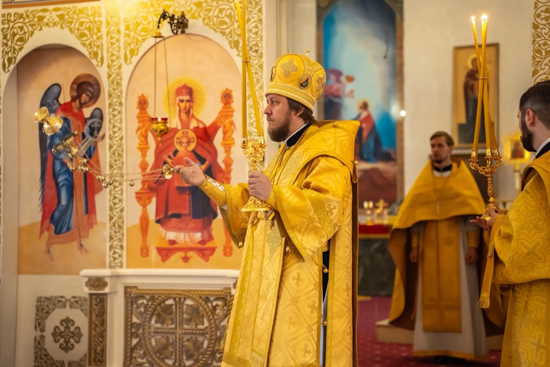 Литургия в Неделю 18-ую по Пятидесятнице, свт. Димитрия, митр. Ростовского