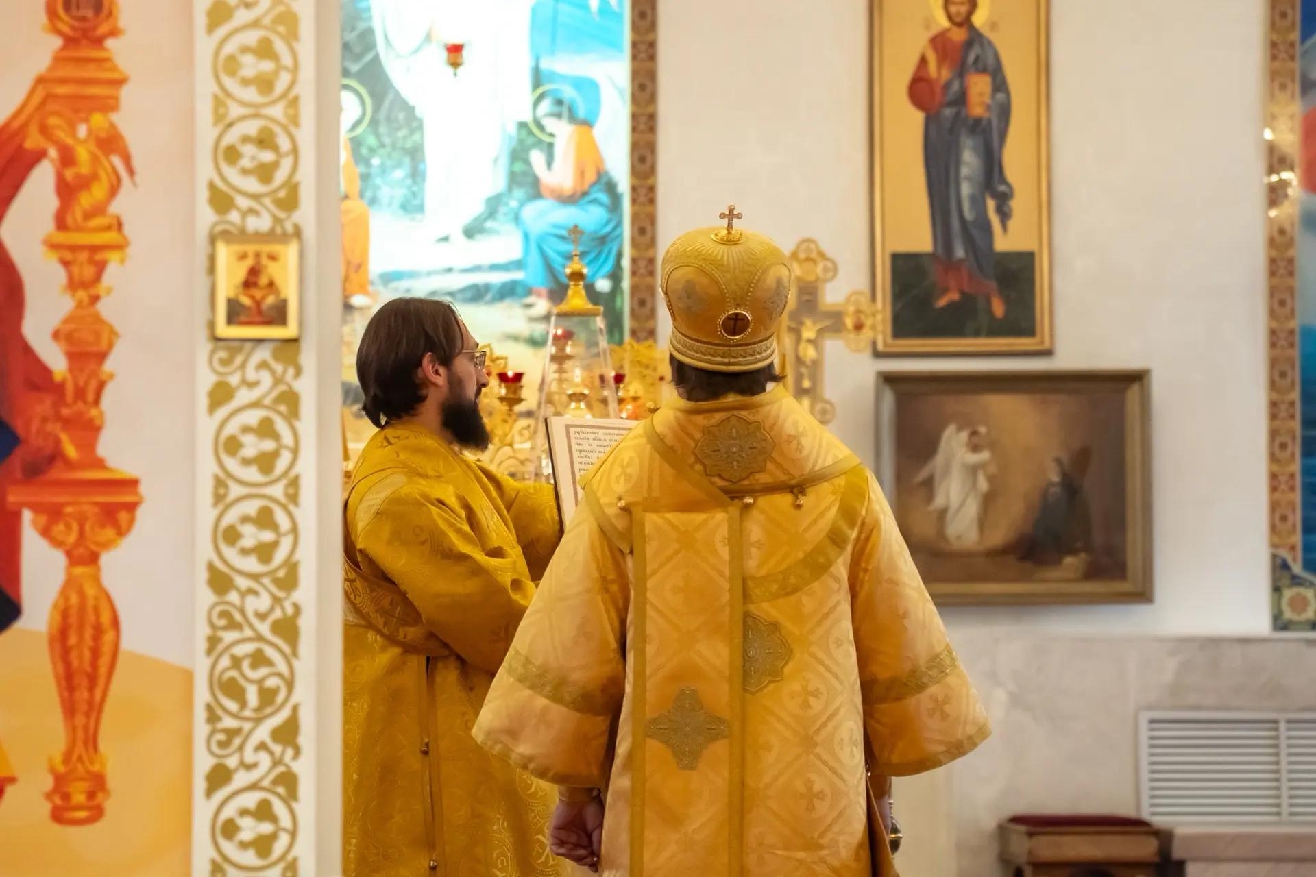 Литургия в Неделю 18-ую по Пятидесятнице, свт. Димитрия, митр. Ростовского