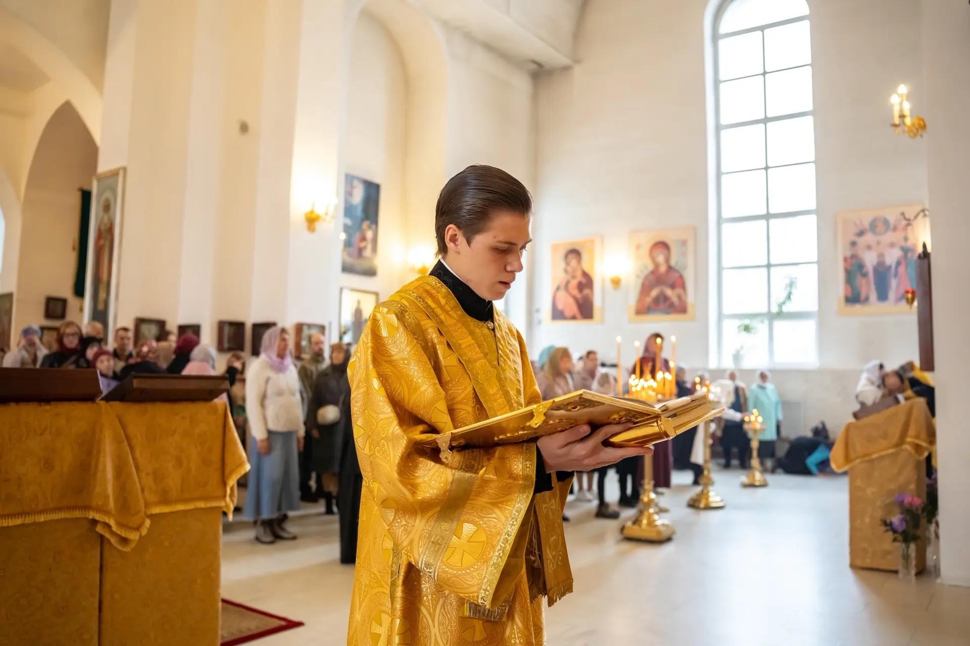 Литургия в Неделю 18-ую по Пятидесятнице, свт. Димитрия, митр. Ростовского