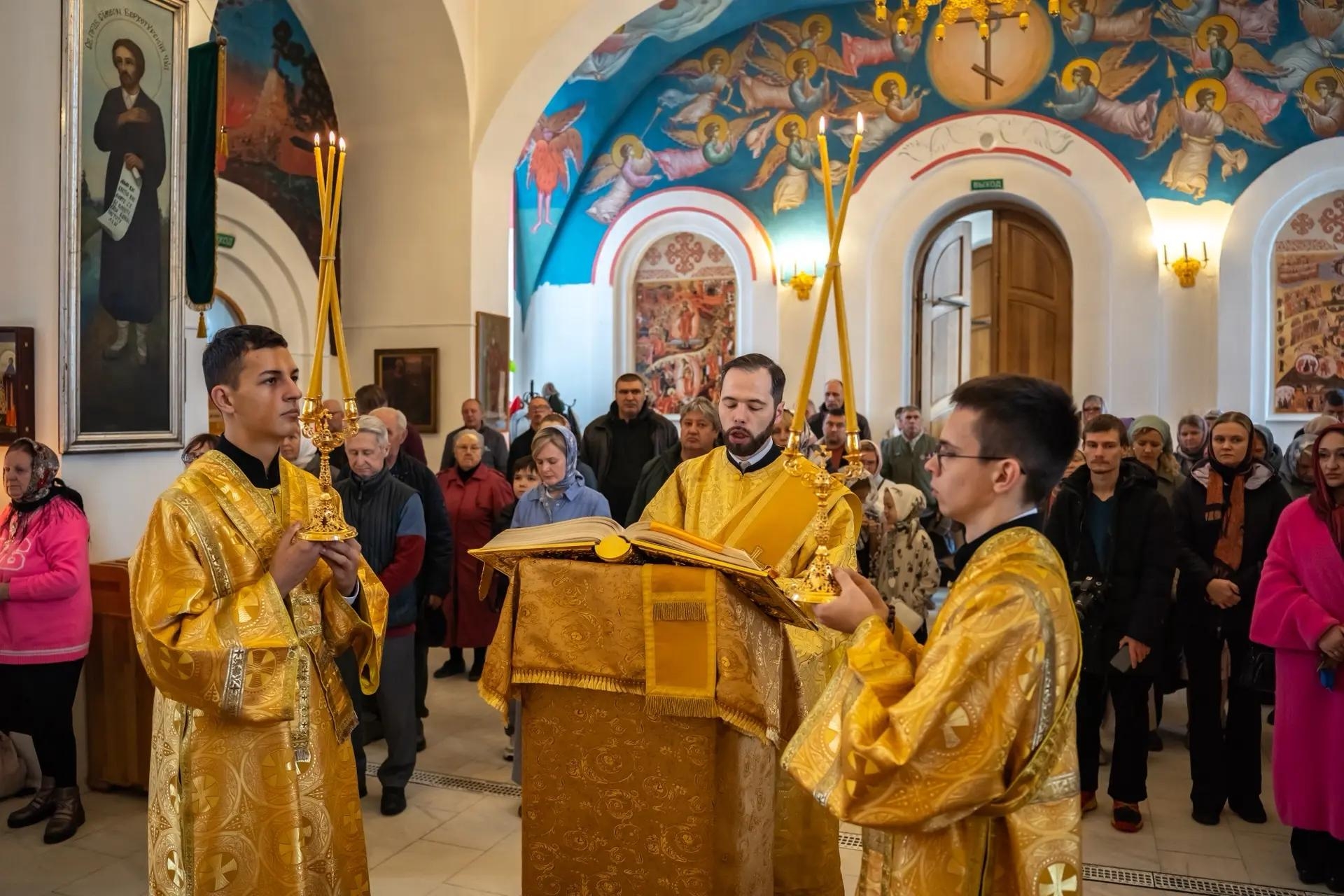 Литургия в Неделю 18-ую по Пятидесятнице, свт. Димитрия, митр. Ростовского