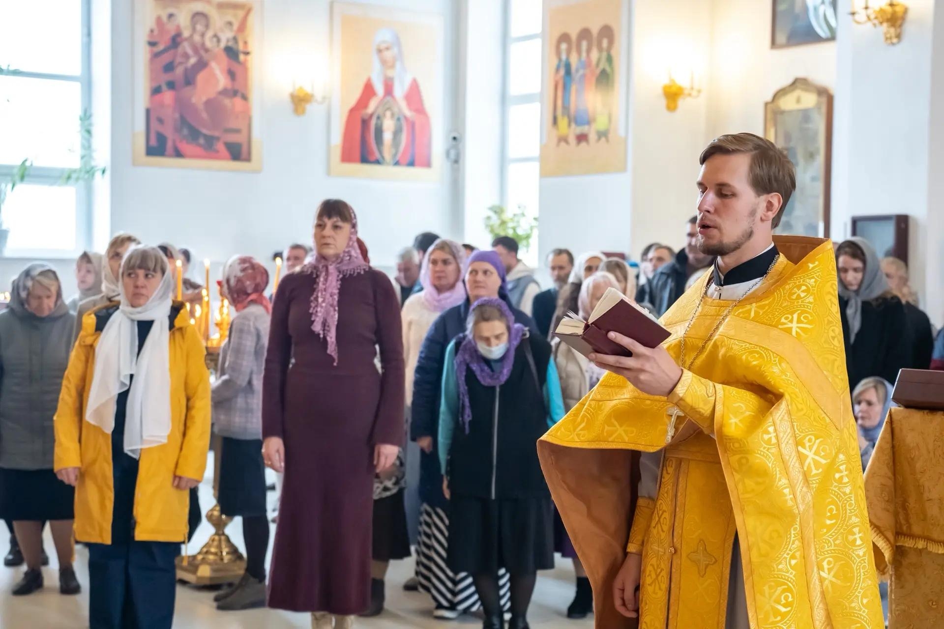 Литургия в Неделю 18-ую по Пятидесятнице, свт. Димитрия, митр. Ростовского