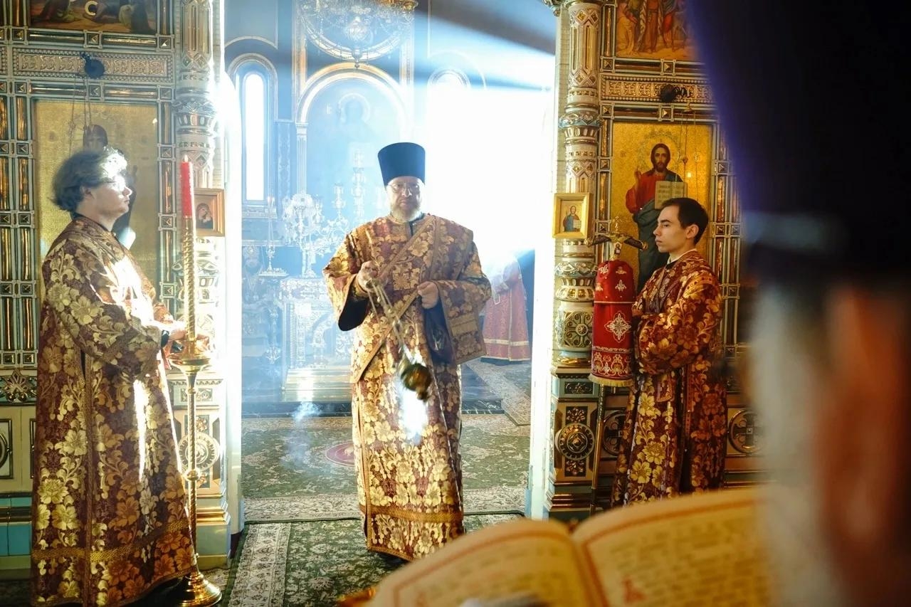 Божественная литургия в день памяти сщмч. Петра (Полянского), митрополита Крутицкого в Свято-Симеоновском кафедральном соборе г. Челябинск