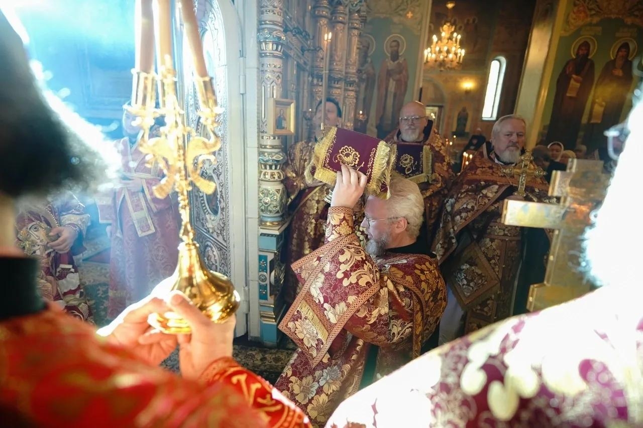 Божественная литургия в день памяти сщмч. Петра (Полянского), митрополита Крутицкого в Свято-Симеоновском кафедральном соборе г. Челябинск