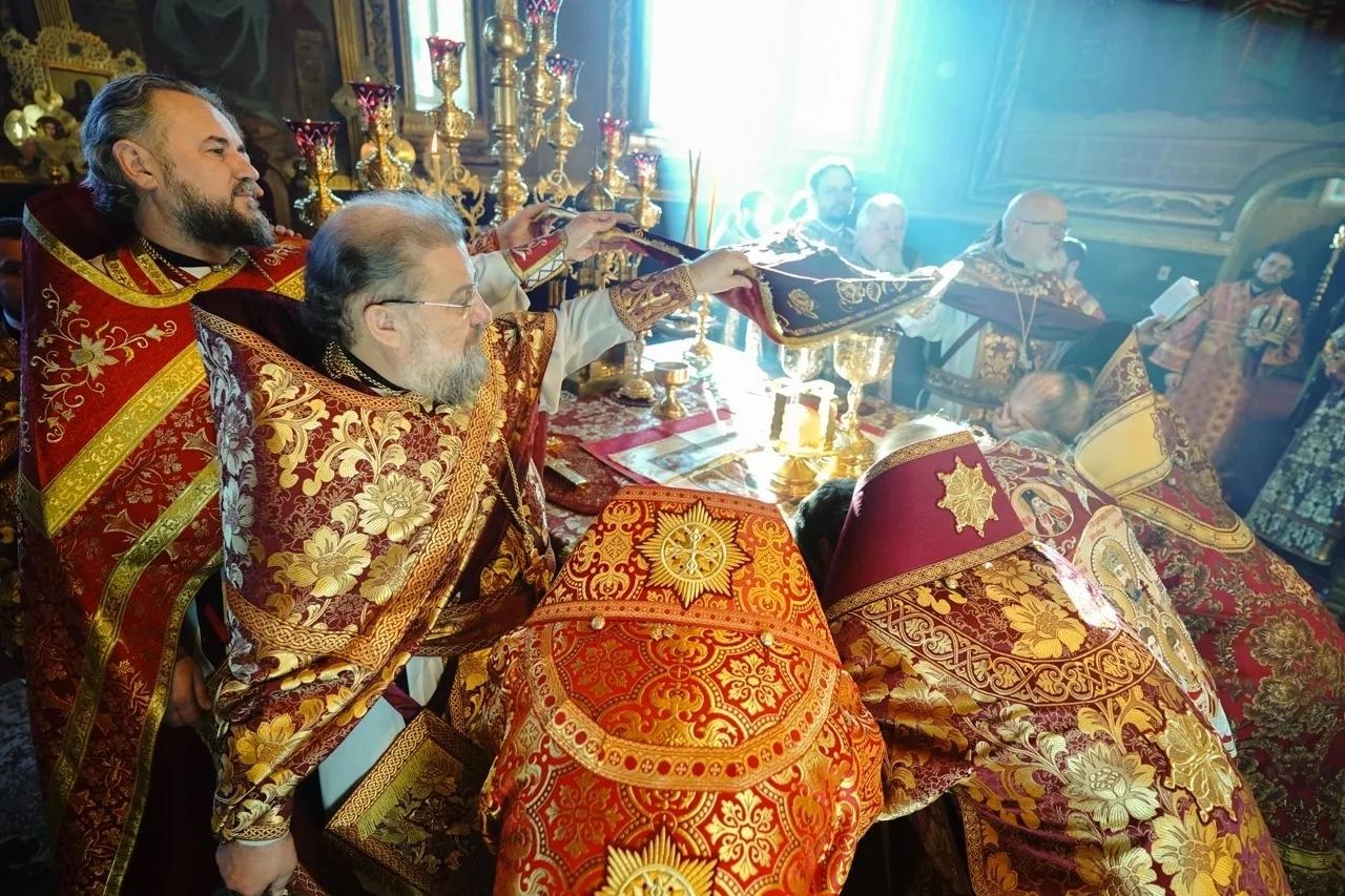 Божественная литургия в день памяти сщмч. Петра (Полянского), митрополита Крутицкого в Свято-Симеоновском кафедральном соборе г. Челябинск
