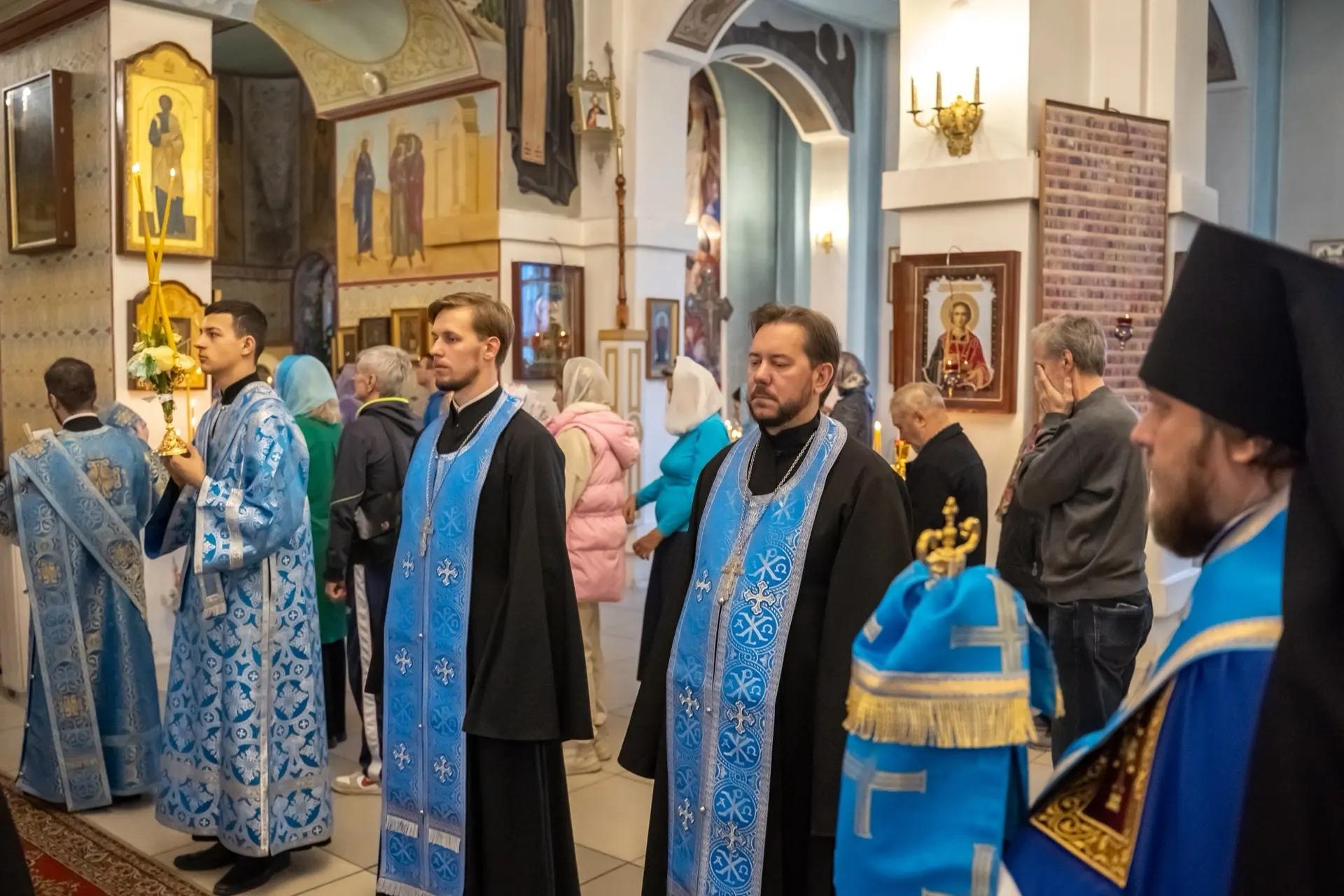 Всенощное бдение в канун Покрова Пресвятой Владычицы нашей Богородицы и Приснодевы Марии