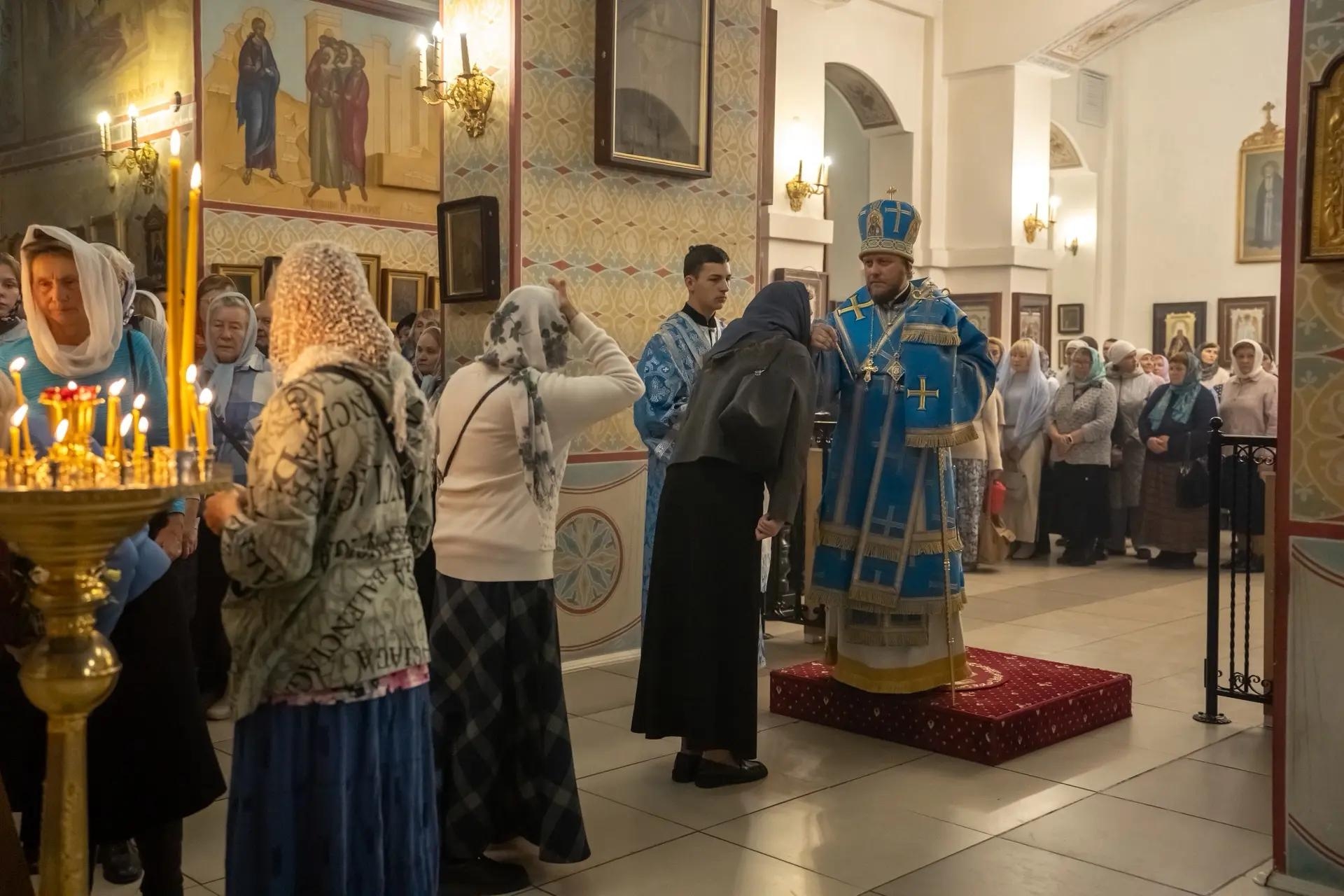 Всенощное бдение в канун Покрова Пресвятой Владычицы нашей Богородицы и Приснодевы Марии