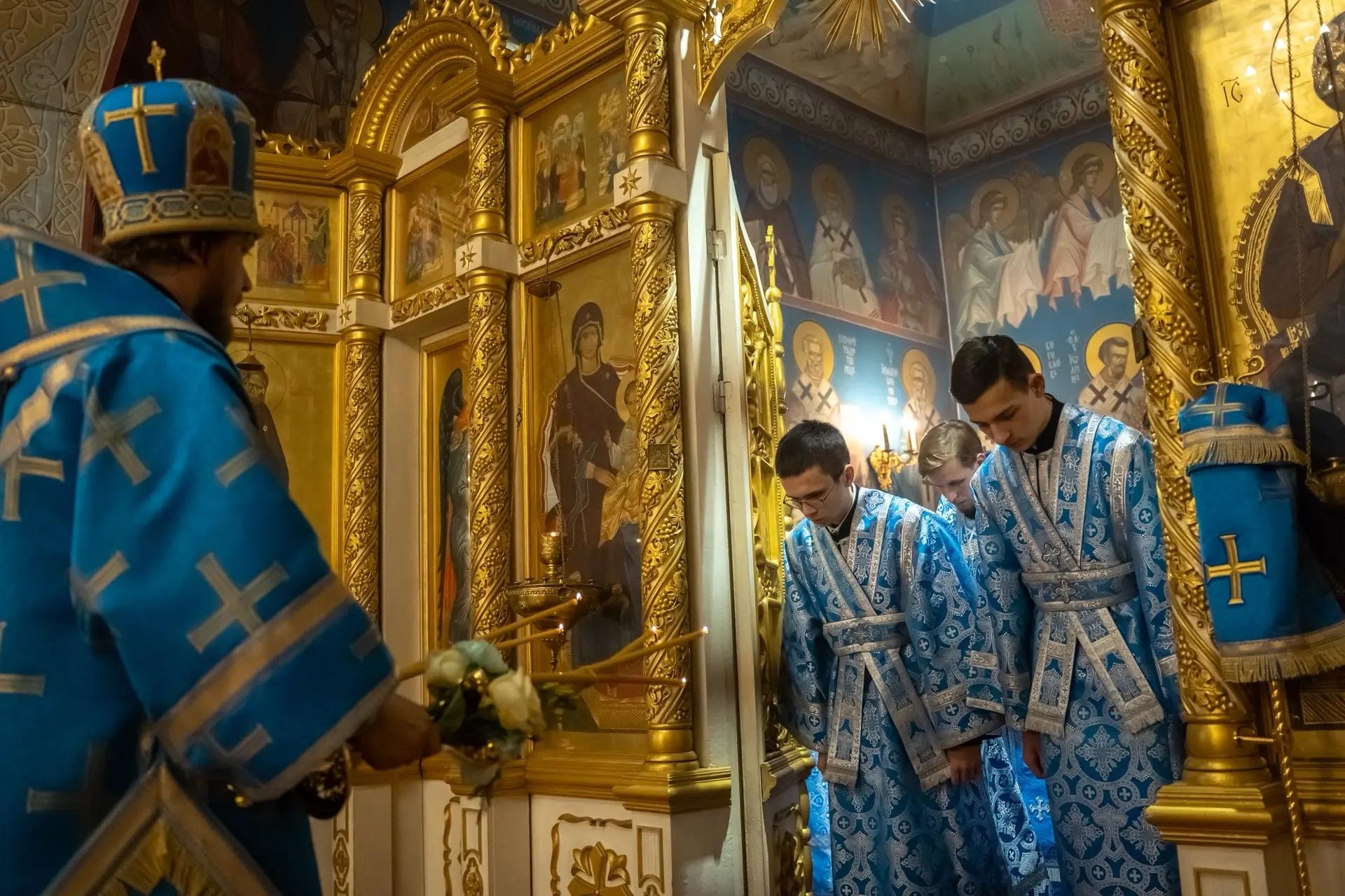 Всенощное бдение в канун Покрова Пресвятой Владычицы нашей Богородицы и Приснодевы Марии