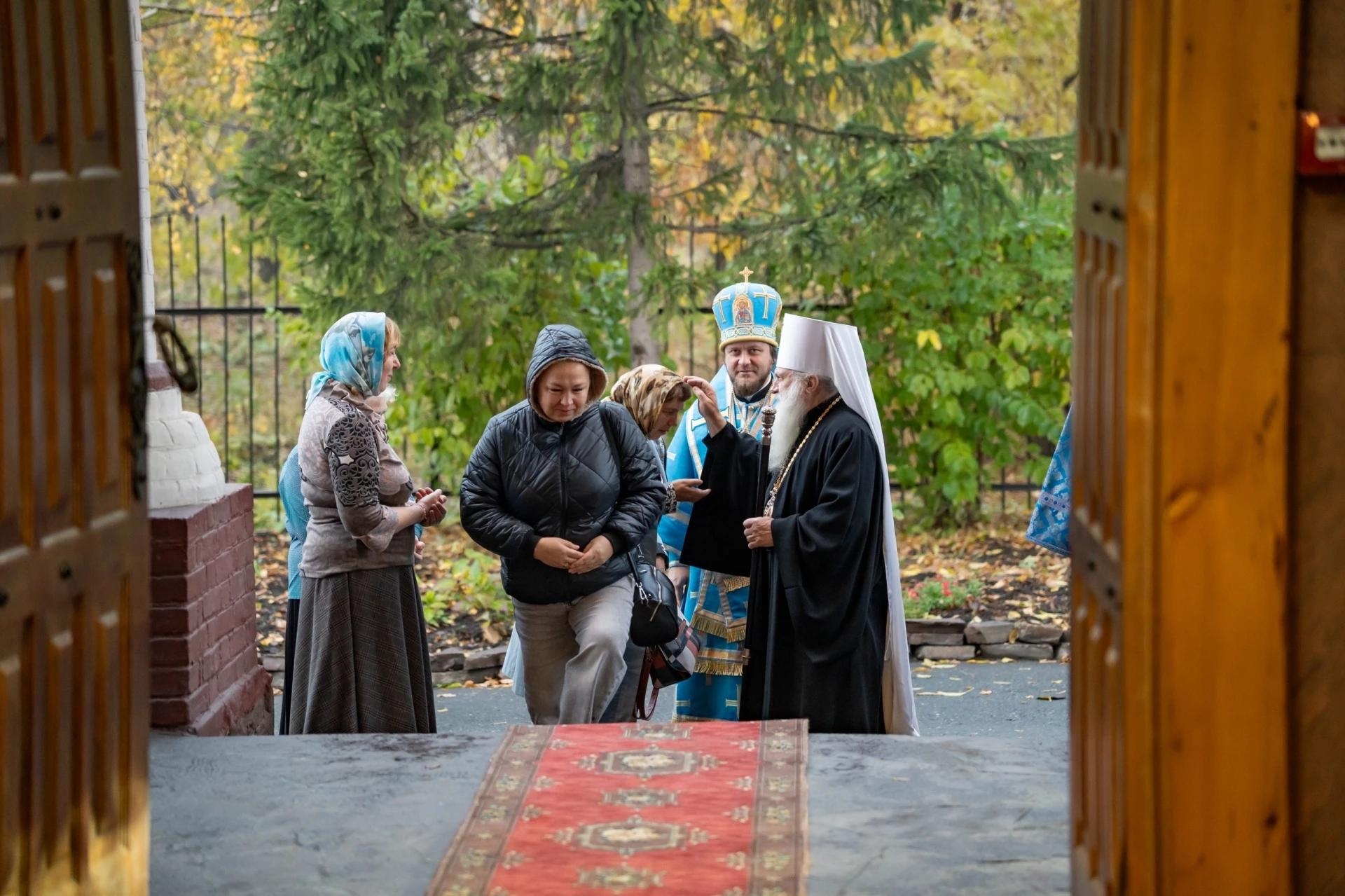 Литургия в праздник Покрова Пресвятой Владычицы нашей Богородицы в Никольском соборном храме г. Сатка
