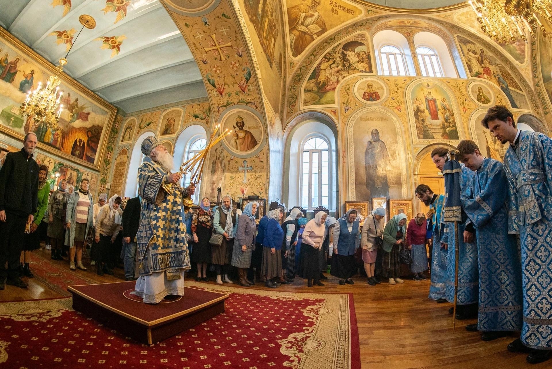 Литургия в праздник Покрова Пресвятой Владычицы нашей Богородицы в Никольском соборном храме г. Сатка