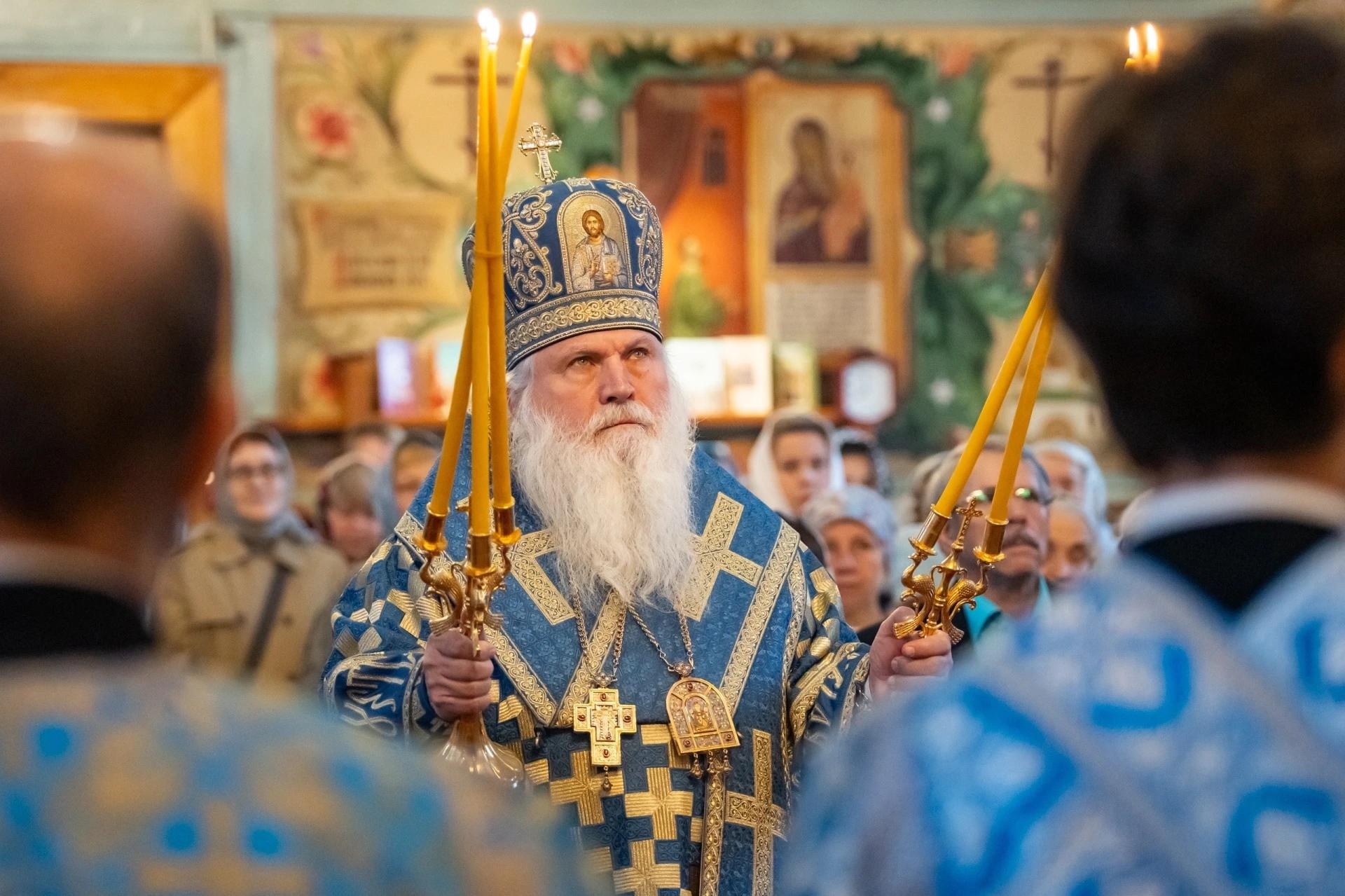 Литургия в праздник Покрова Пресвятой Владычицы нашей Богородицы в Никольском соборном храме г. Сатка