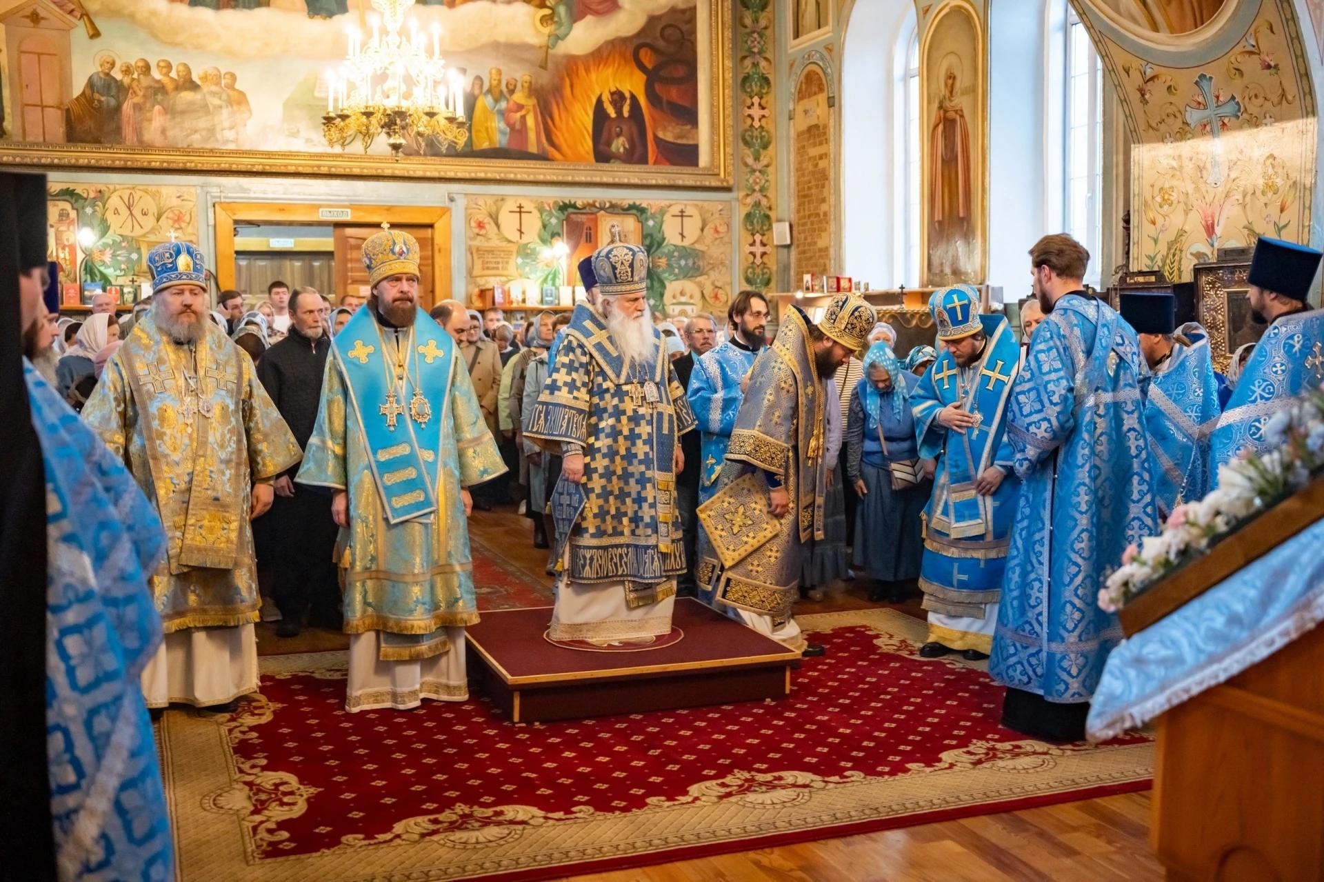 Литургия в праздник Покрова Пресвятой Владычицы нашей Богородицы в Никольском соборном храме г. Сатка