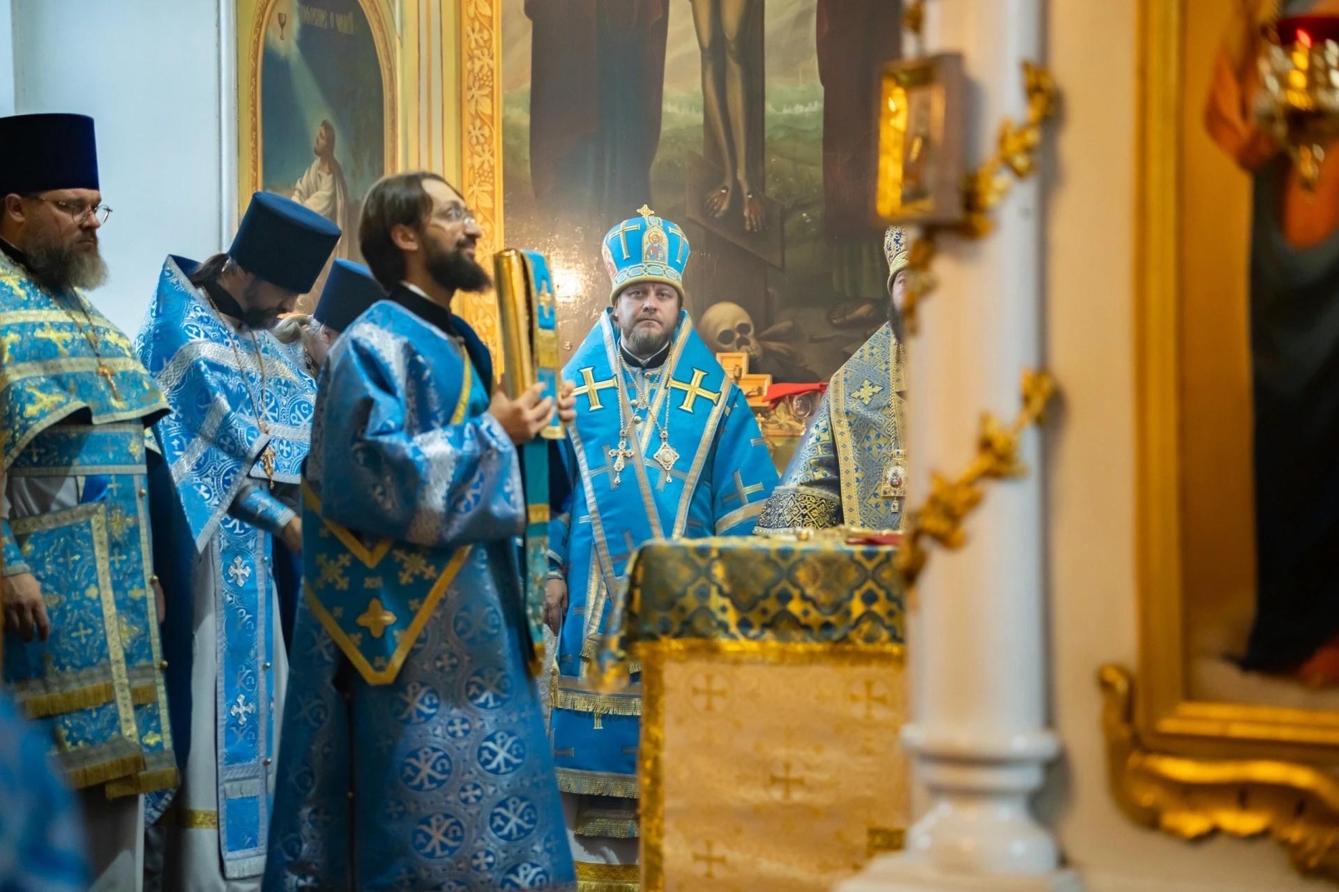 Литургия в праздник Покрова Пресвятой Владычицы нашей Богородицы в Никольском соборном храме г. Сатка
