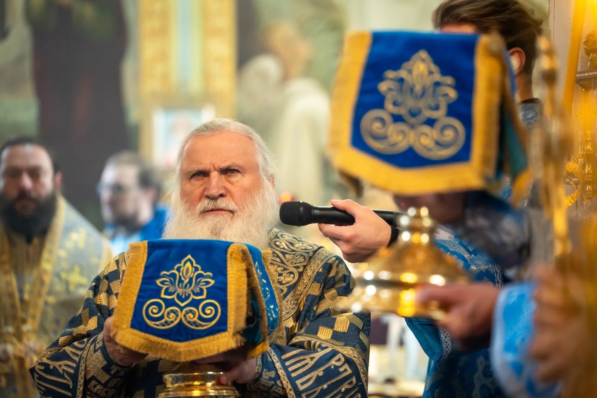 Литургия в праздник Покрова Пресвятой Владычицы нашей Богородицы в Никольском соборном храме г. Сатка