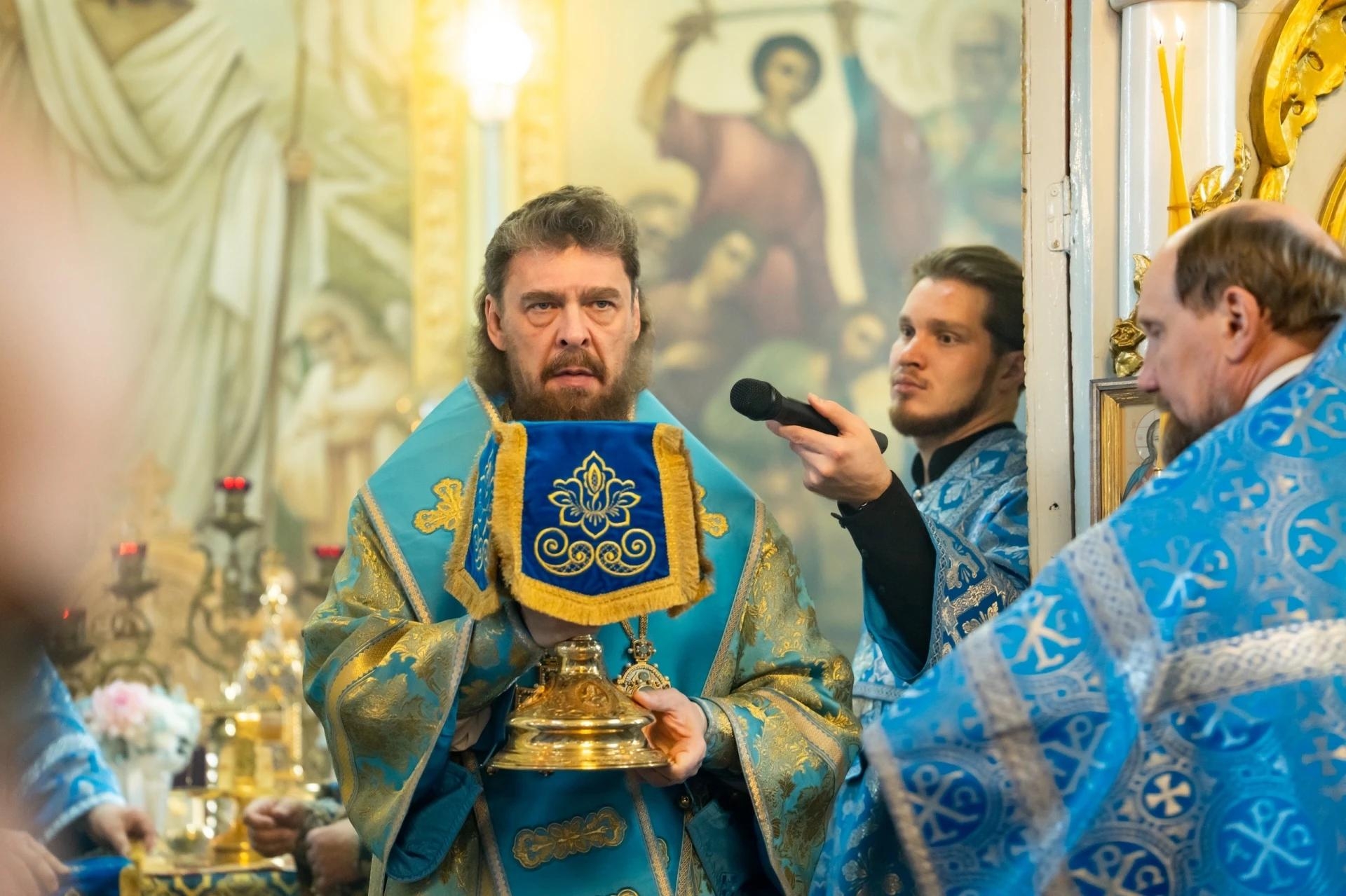 Литургия в праздник Покрова Пресвятой Владычицы нашей Богородицы в Никольском соборном храме г. Сатка