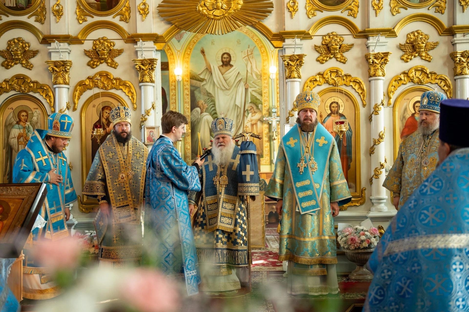 Литургия в праздник Покрова Пресвятой Владычицы нашей Богородицы в Никольском соборном храме г. Сатка