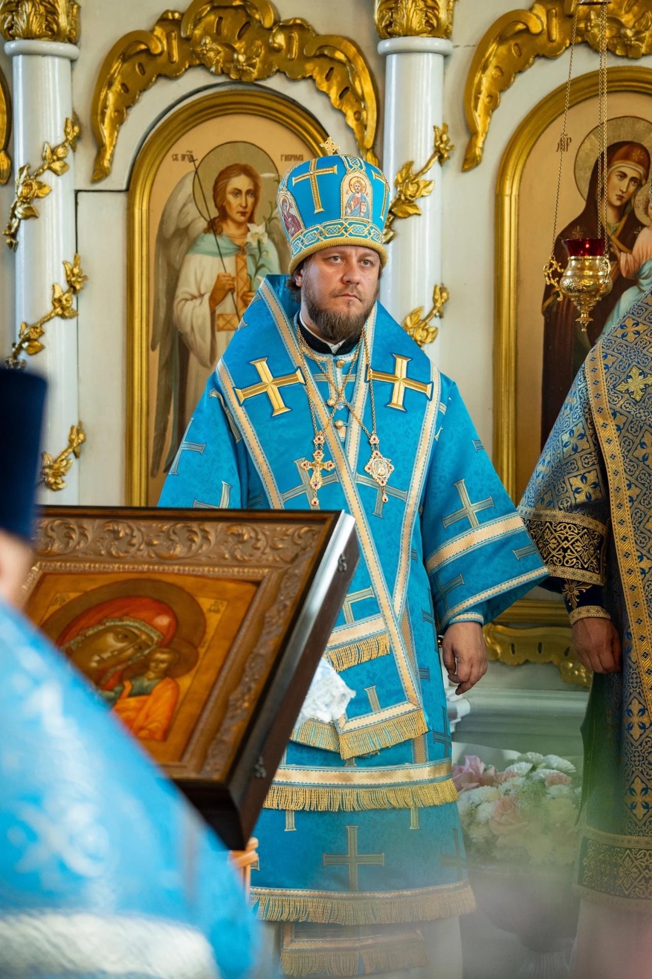 Литургия в праздник Покрова Пресвятой Владычицы нашей Богородицы в Никольском соборном храме г. Сатка