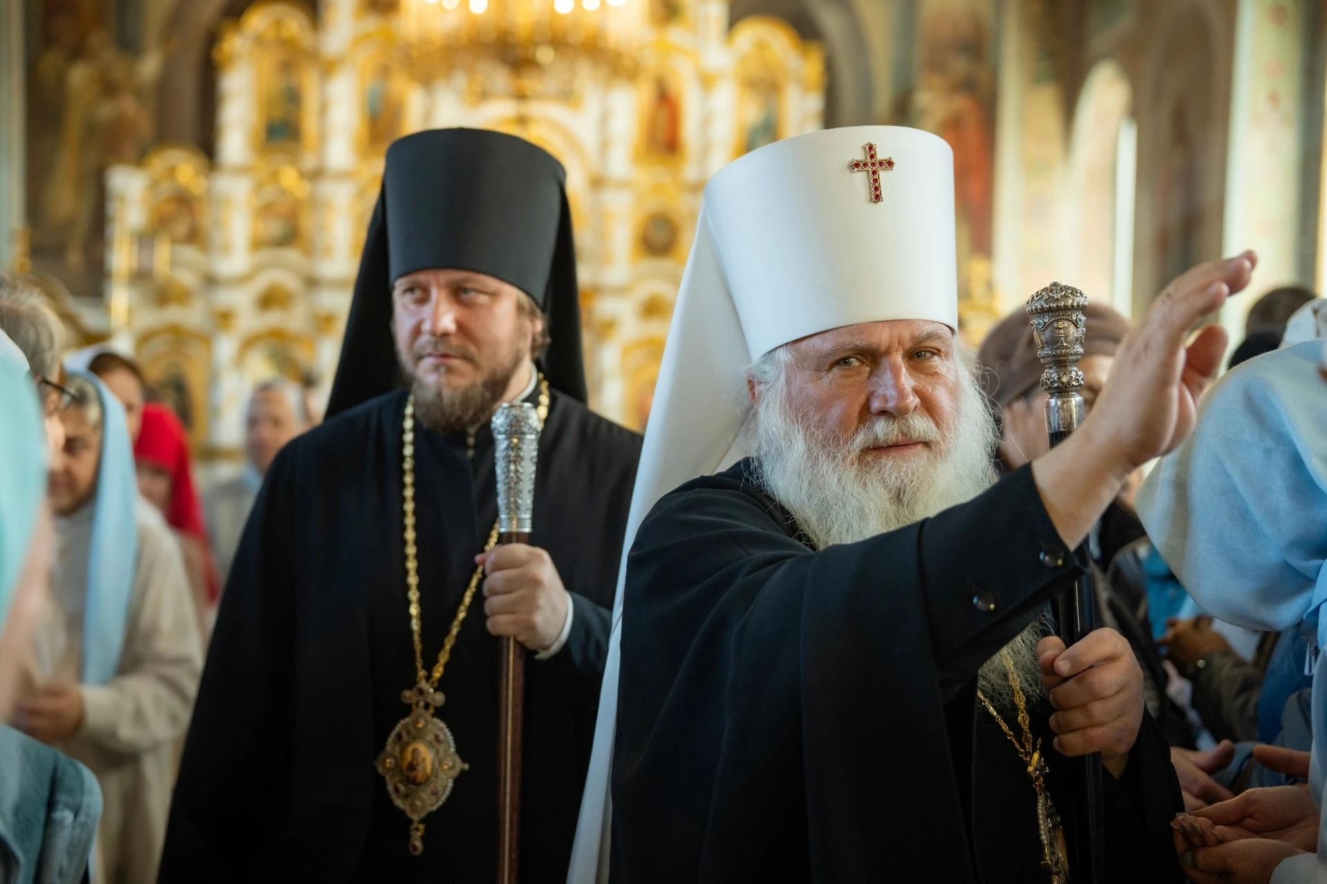 Литургия в праздник Покрова Пресвятой Владычицы нашей Богородицы в Никольском соборном храме г. Сатка