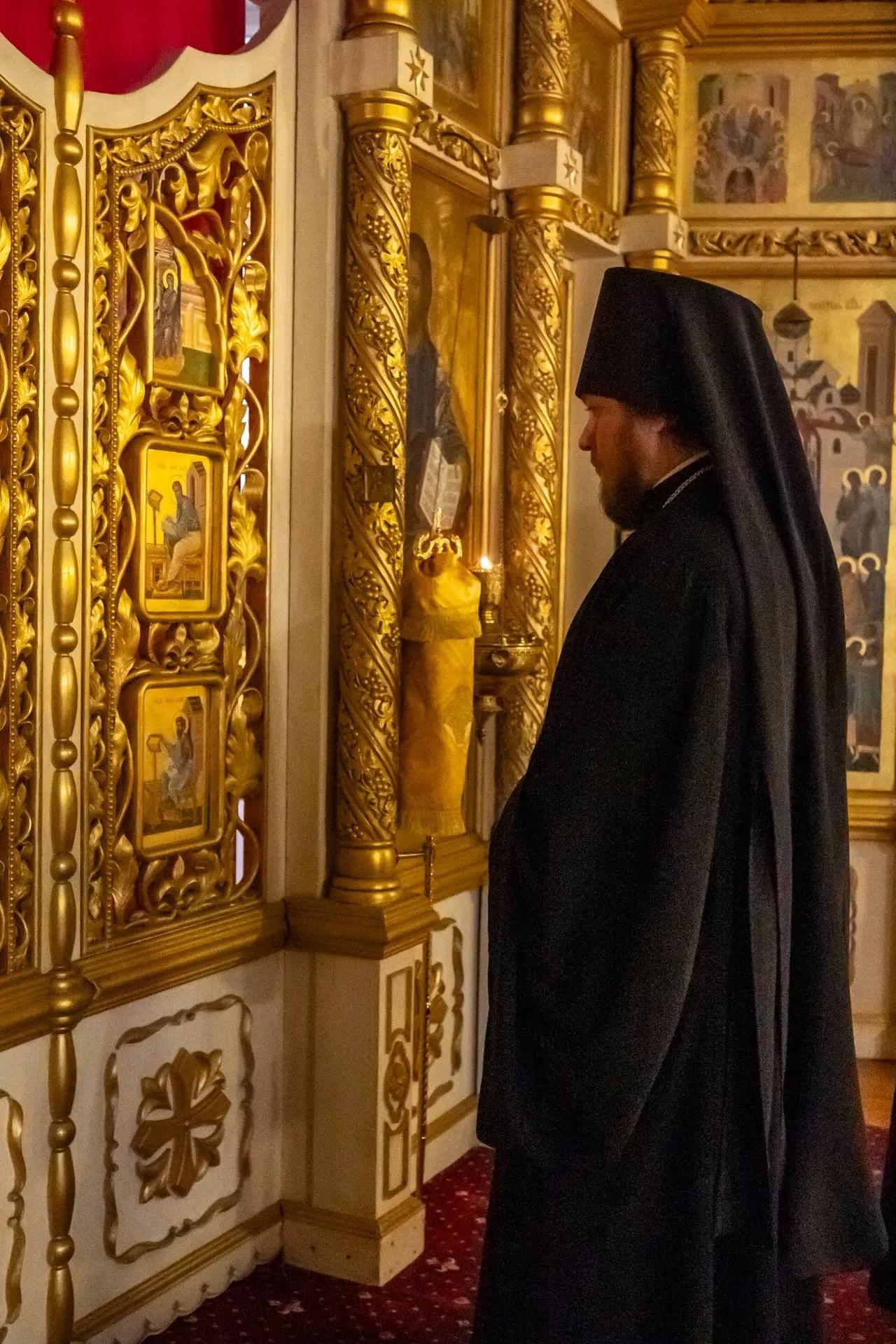 Литургия в пятницу 20-й седмицы по Пятидесятнице, сщмч. Дионисия Ареопагита