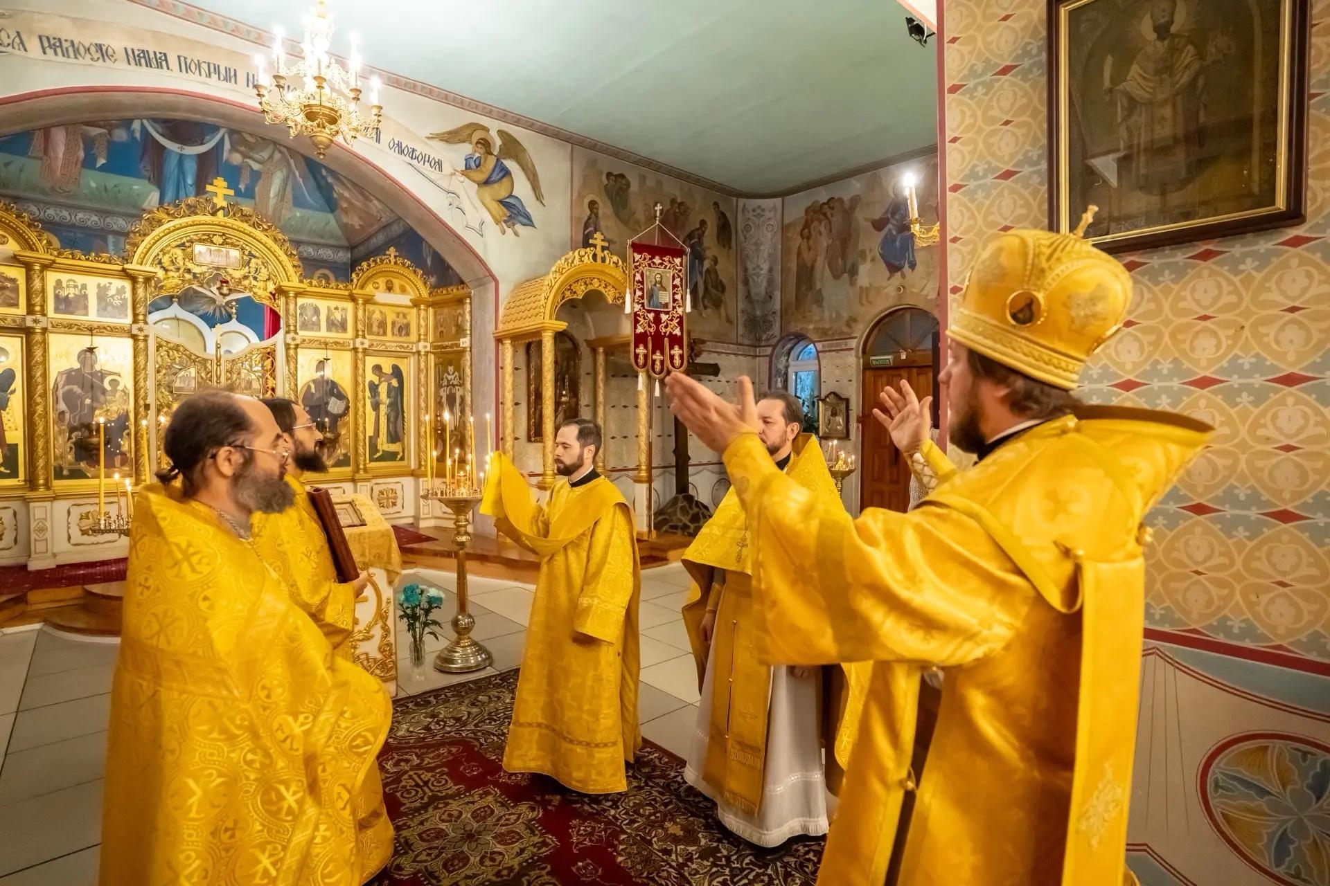 Литургия в пятницу 20-й седмицы по Пятидесятнице, сщмч. Дионисия Ареопагита