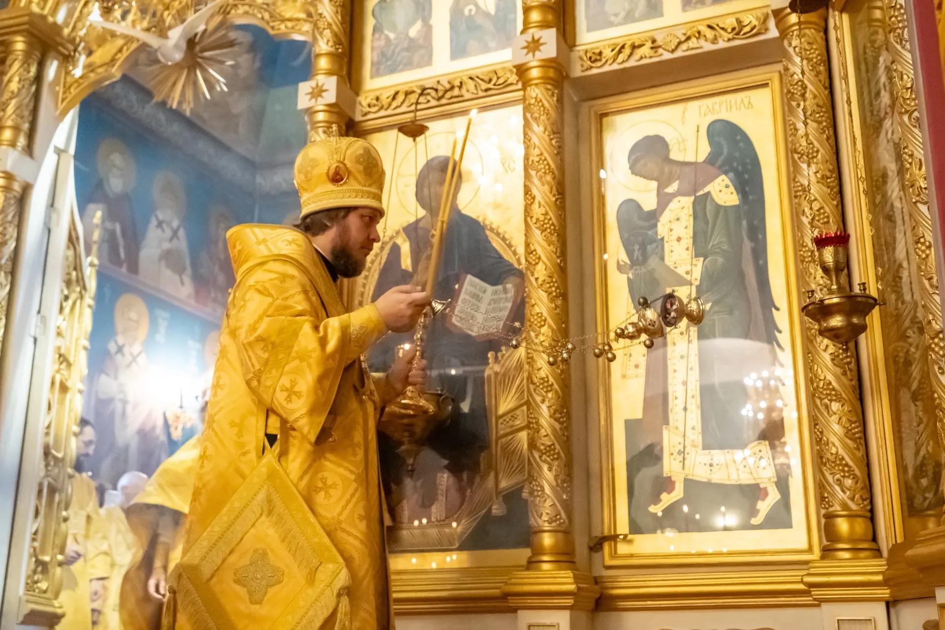 Литургия в пятницу 20-й седмицы по Пятидесятнице, сщмч. Дионисия Ареопагита