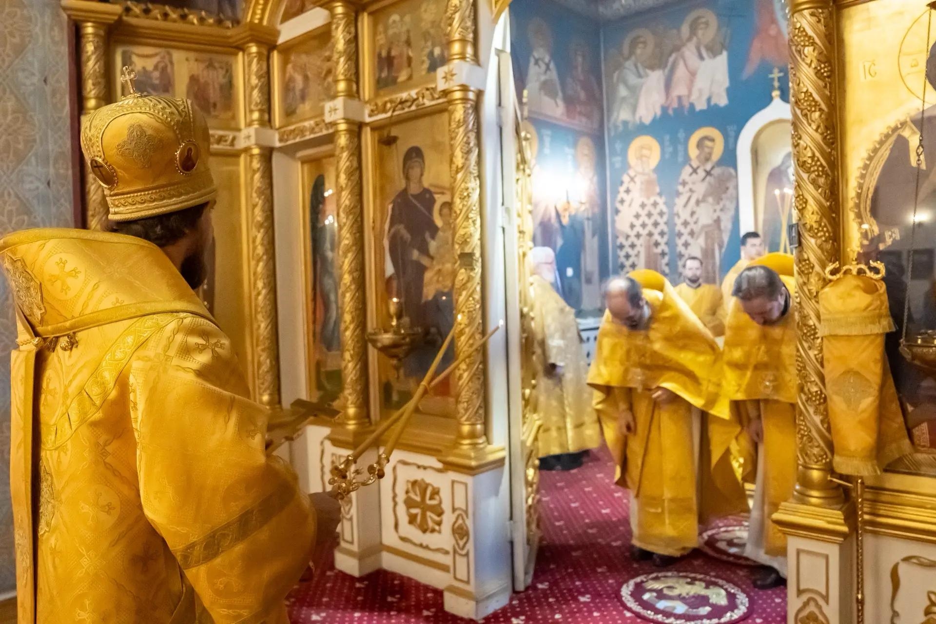 Литургия в пятницу 20-й седмицы по Пятидесятнице, сщмч. Дионисия Ареопагита