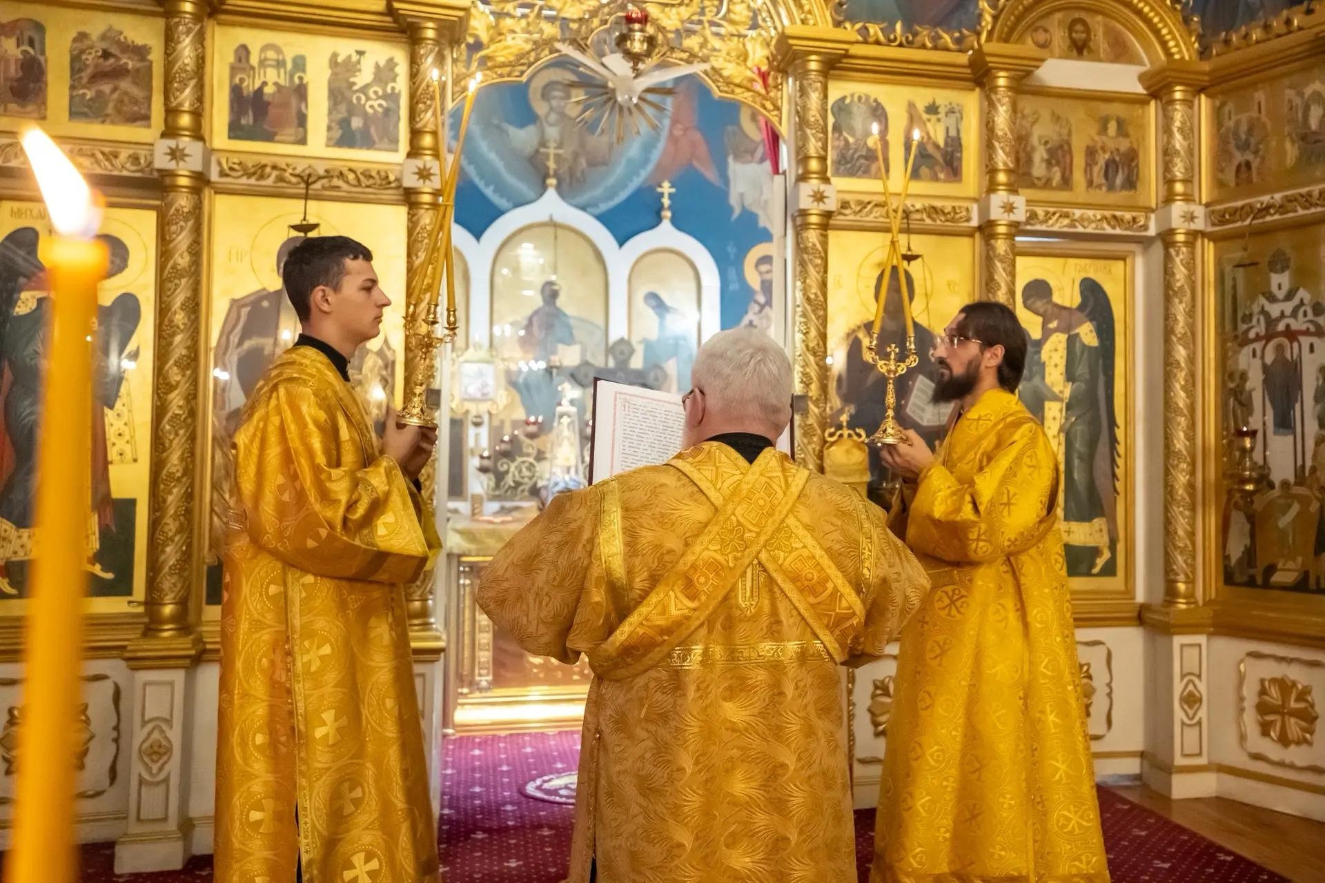 Литургия в пятницу 20-й седмицы по Пятидесятнице, сщмч. Дионисия Ареопагита