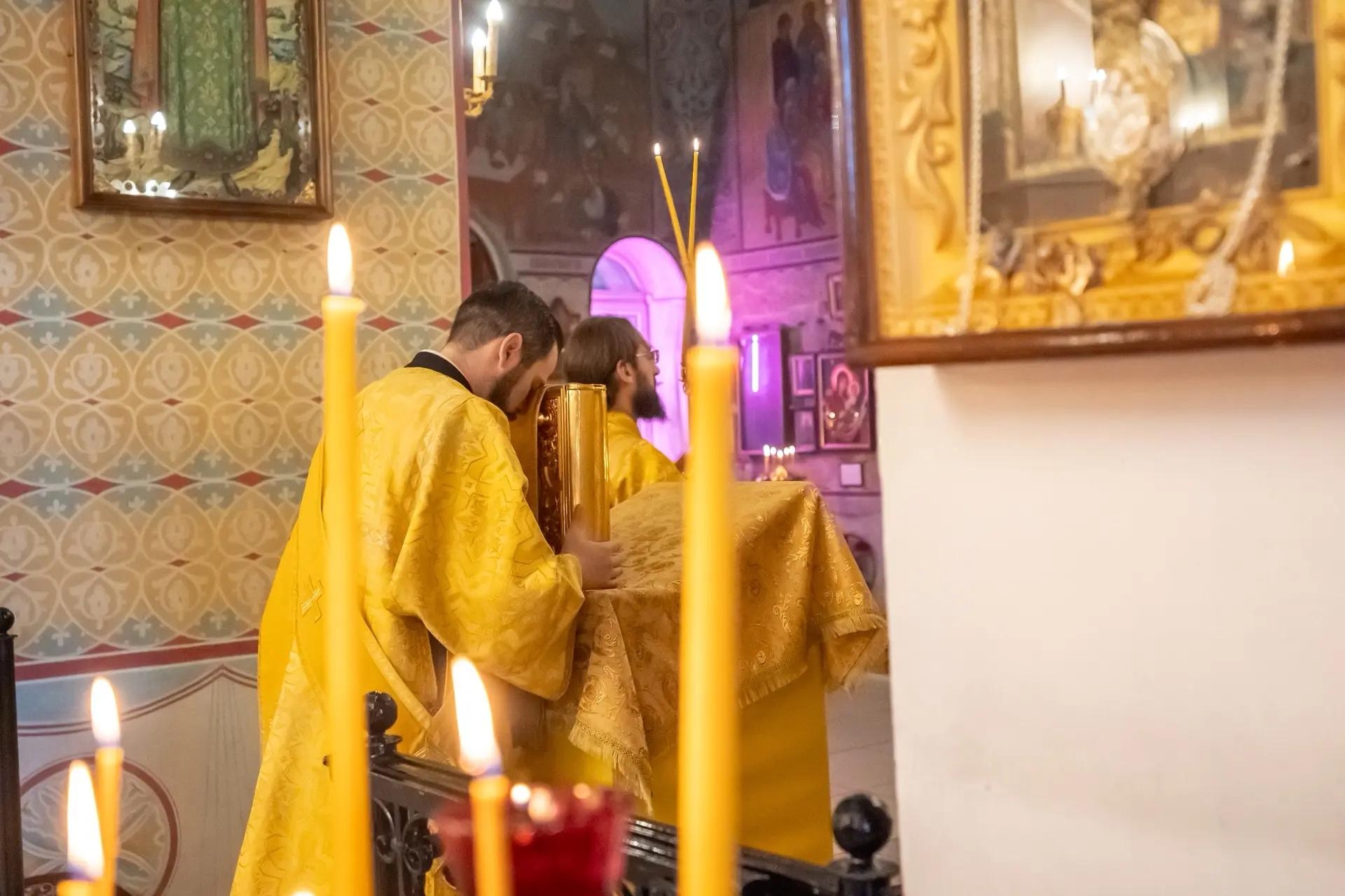 Литургия в пятницу 20-й седмицы по Пятидесятнице, сщмч. Дионисия Ареопагита