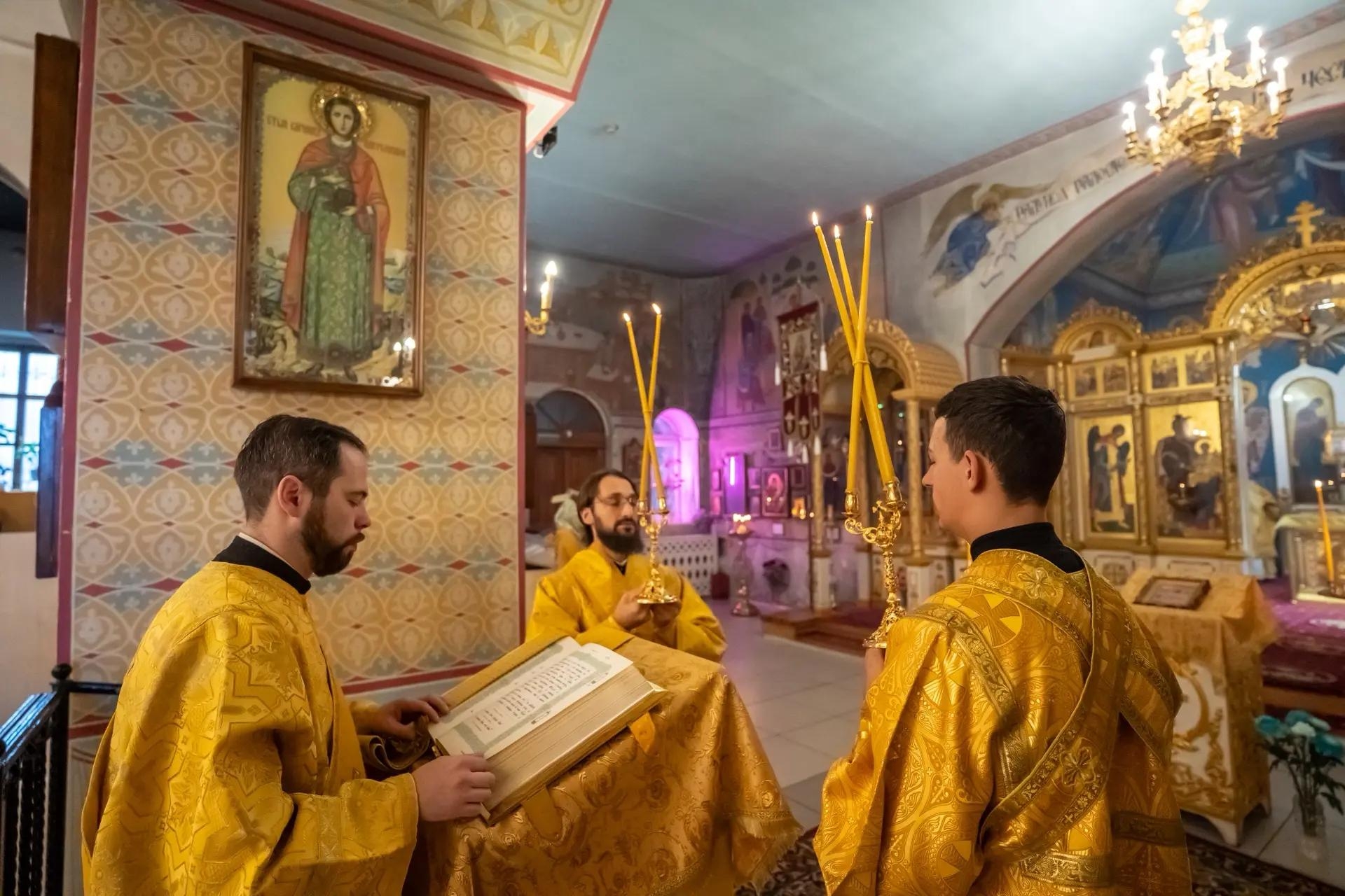 Литургия в пятницу 20-й седмицы по Пятидесятнице, сщмч. Дионисия Ареопагита