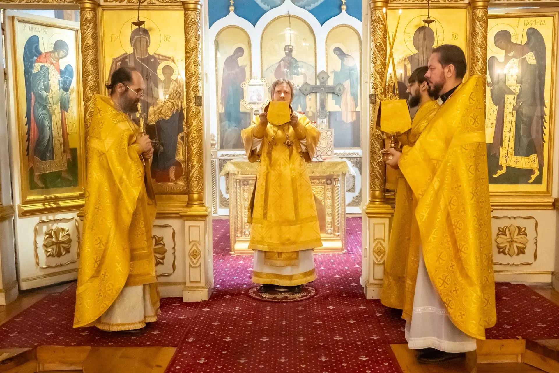 Литургия в пятницу 20-й седмицы по Пятидесятнице, сщмч. Дионисия Ареопагита