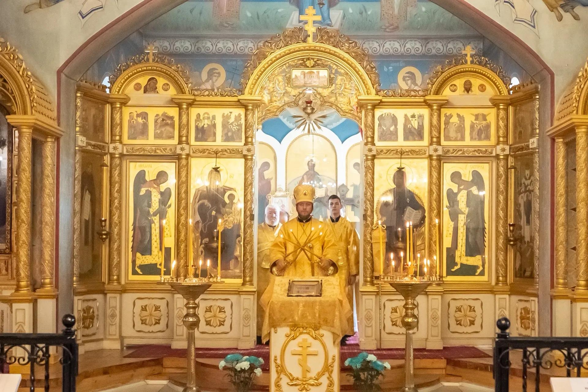 Литургия в пятницу 20-й седмицы по Пятидесятнице, сщмч. Дионисия Ареопагита