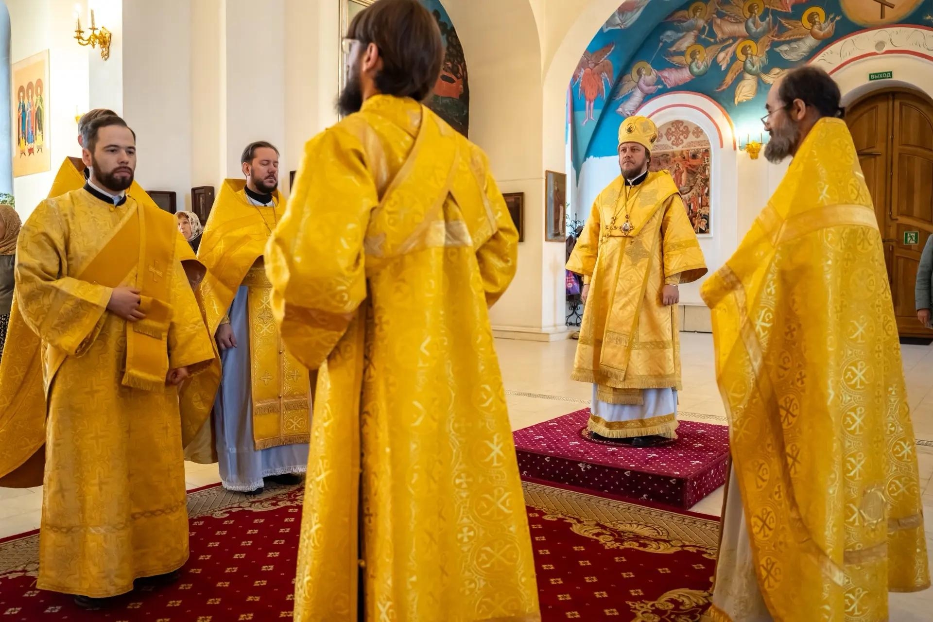 Литургия в пятницу 19-й седмицы по Пятидесятнице, апостола и евангелиста Иоанна Богослова