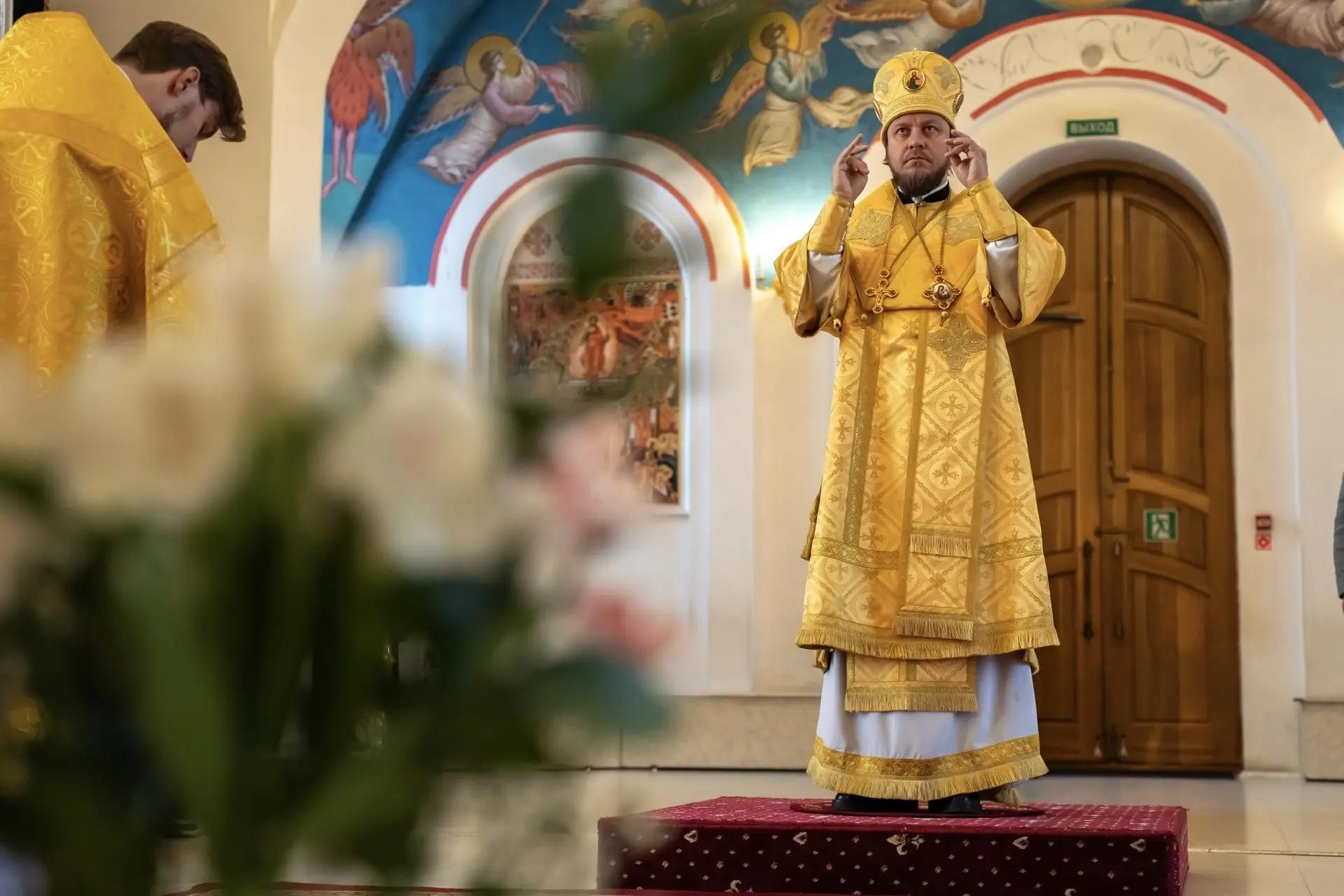 Литургия в пятницу 19-й седмицы по Пятидесятнице, апостола и евангелиста Иоанна Богослова