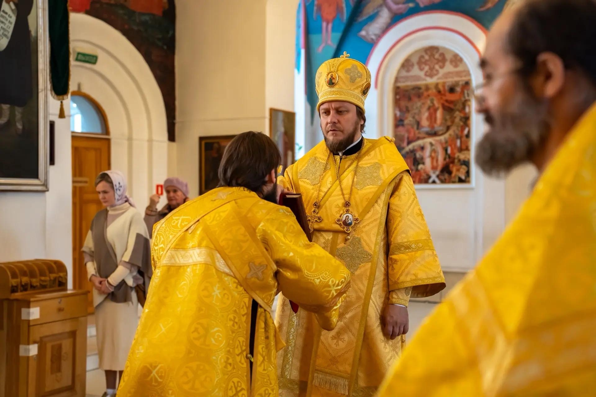 Литургия в пятницу 19-й седмицы по Пятидесятнице, апостола и евангелиста Иоанна Богослова